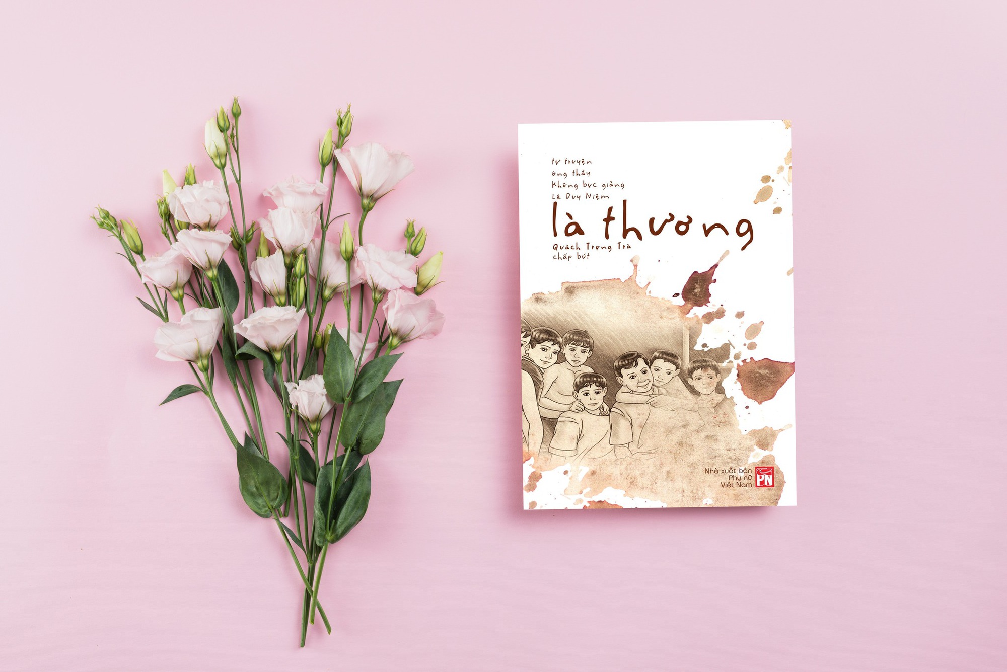 'Là thương' - chuyện ông giáo làng cả đời vun bồi yêu thương - Ảnh 1. 'Là thương' - chuyện ông giáo làng cả đời vun bồi yêu thương - Ảnh 1.
