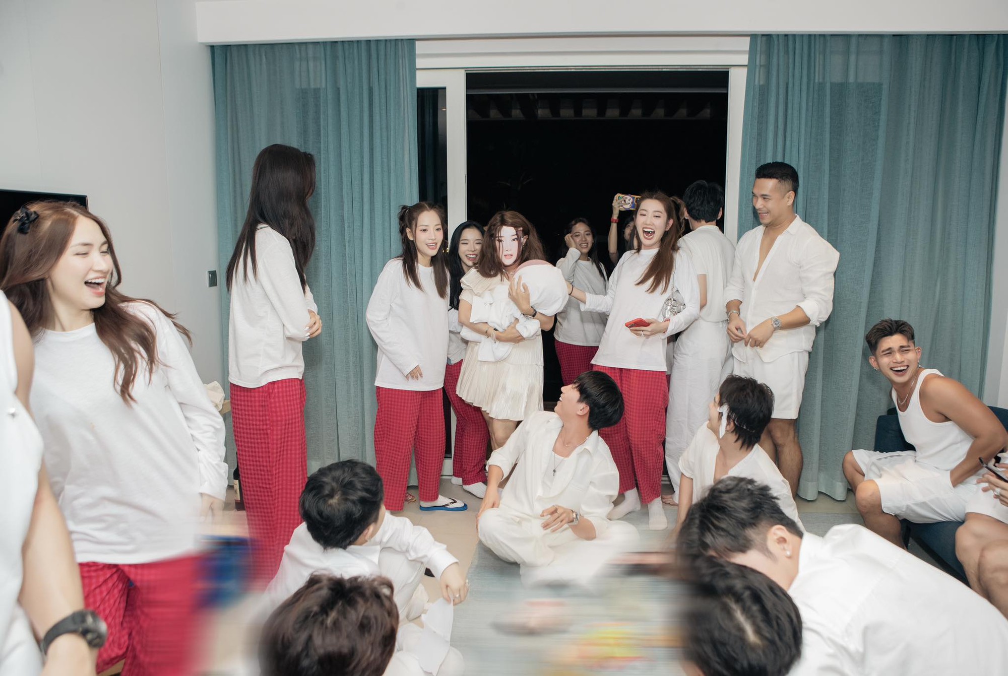 Trường Giang quậy tưng bừng trong tiệc độc thân của Puka - Gin Tuấn Kiệt - Ảnh 8.