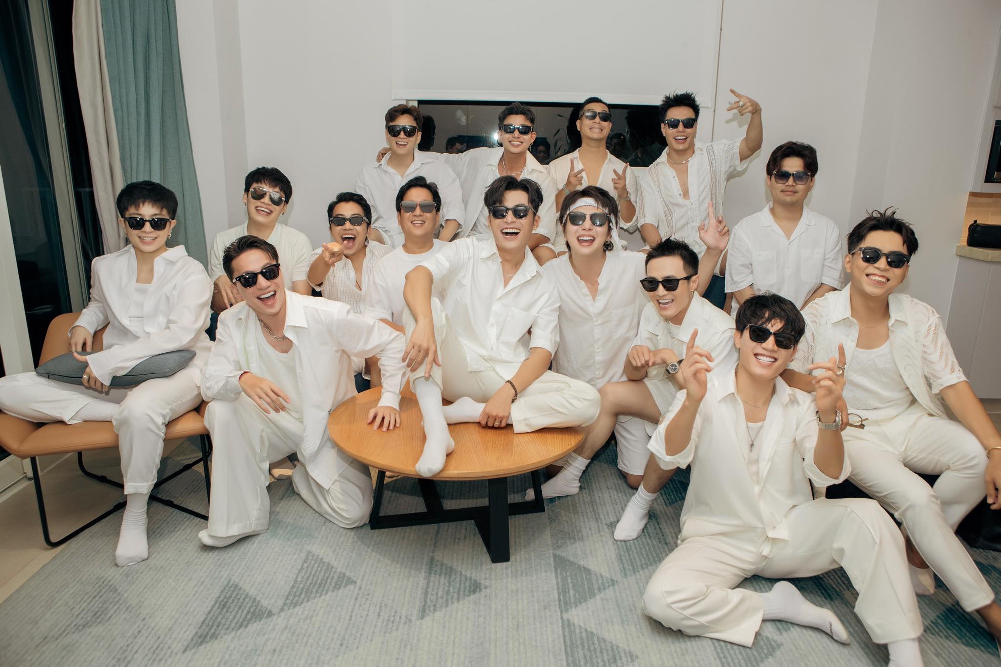 Trường Giang quậy tưng bừng trong tiệc độc thân của Puka - Gin Tuấn Kiệt - Ảnh 1. Trường Giang quậy tưng bừng trong tiệc độc thân của Puka - Gin Tuấn Kiệt - Ảnh 1.