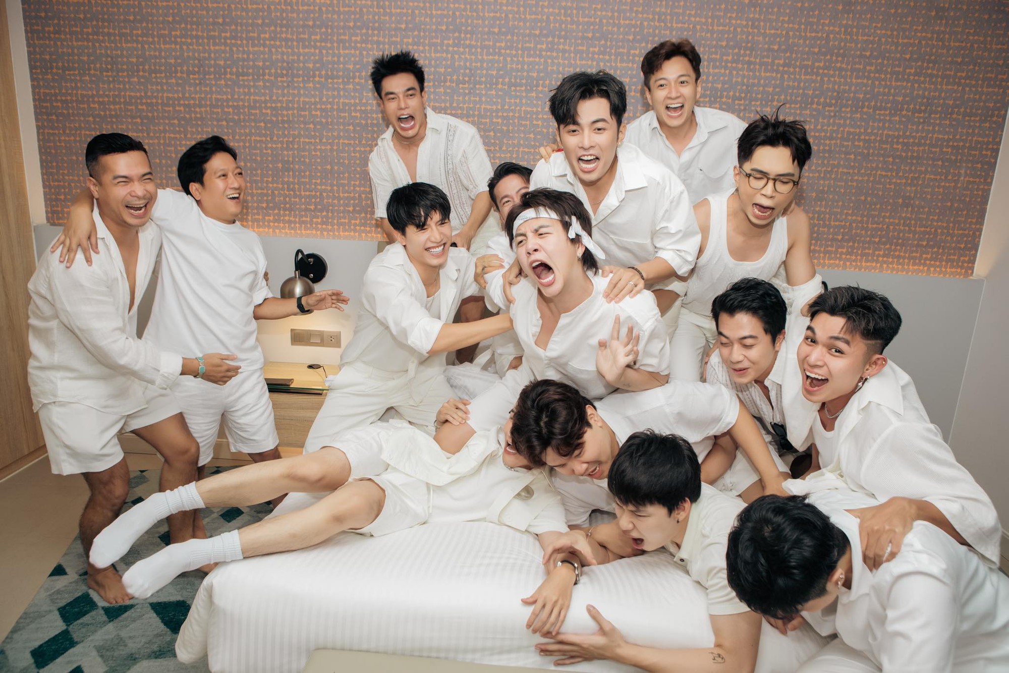 Trường Giang quậy tưng bừng trong tiệc độc thân của Puka - Gin Tuấn Kiệt - Ảnh 3. Trường Giang quậy tưng bừng trong tiệc độc thân của Puka - Gin Tuấn Kiệt - Ảnh 3.