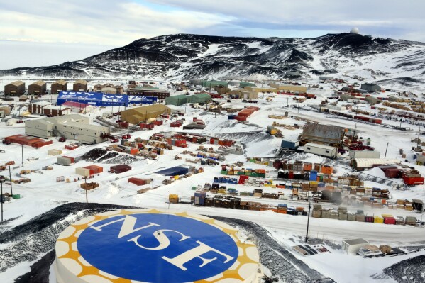 Mỹ cử lực lượng đến trạm nghiên cứu Nam Cực để ngăn bạo lực tình  - Ảnh 1.