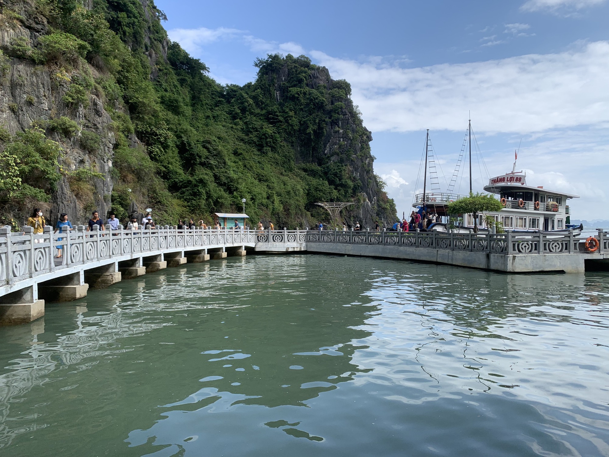 Điểm tham quan tại Hạ Long ngược số liệu thống kê của ngành du lịch Quảng Ninh - Ảnh 8.