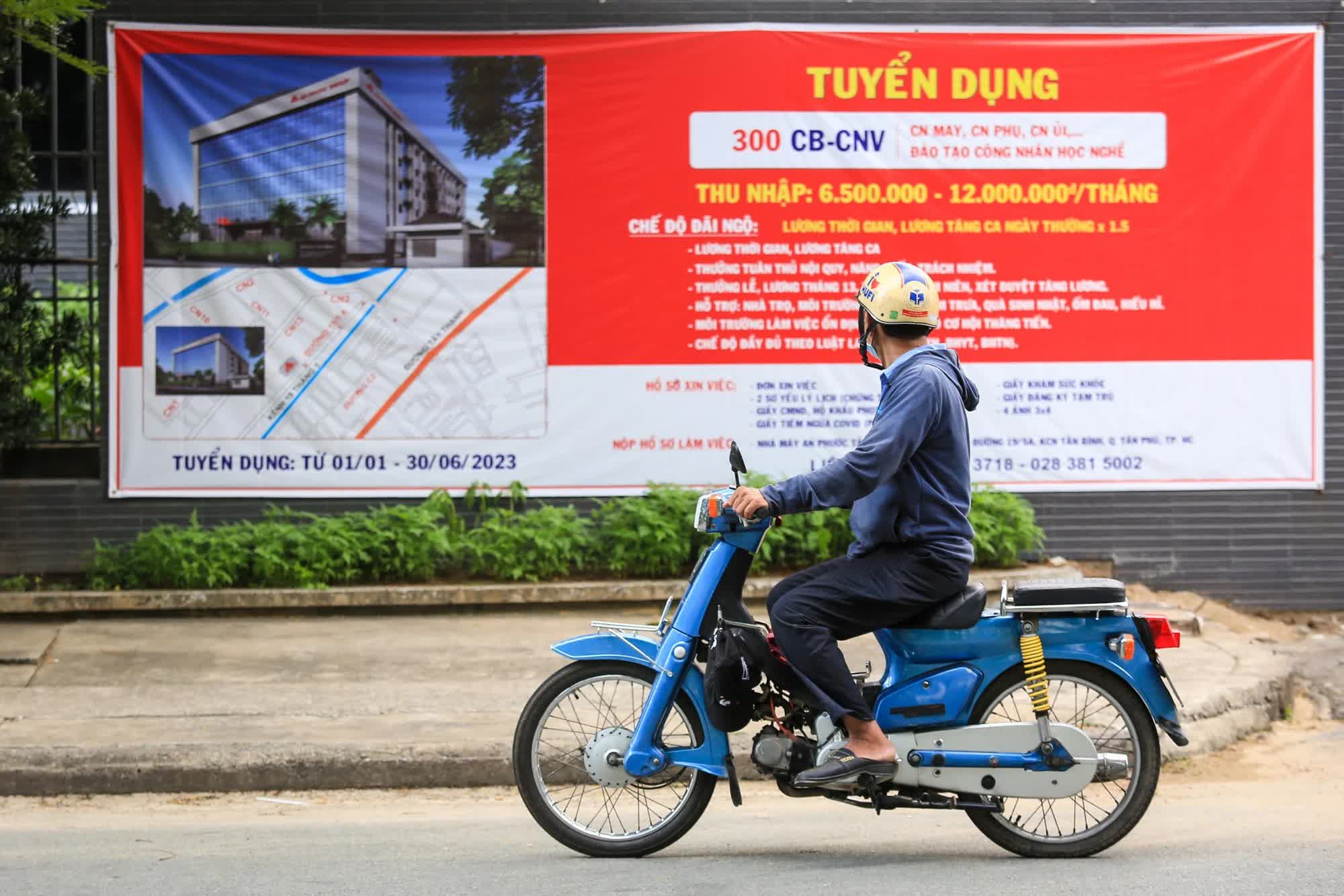 Nghịch lý: Doanh nghiệp thành lập nhiều nhưng sa thải lao động tăng - Ảnh 2. Nghịch lý: Doanh nghiệp thành lập nhiều nhưng sa thải lao động tăng - Ảnh 2.