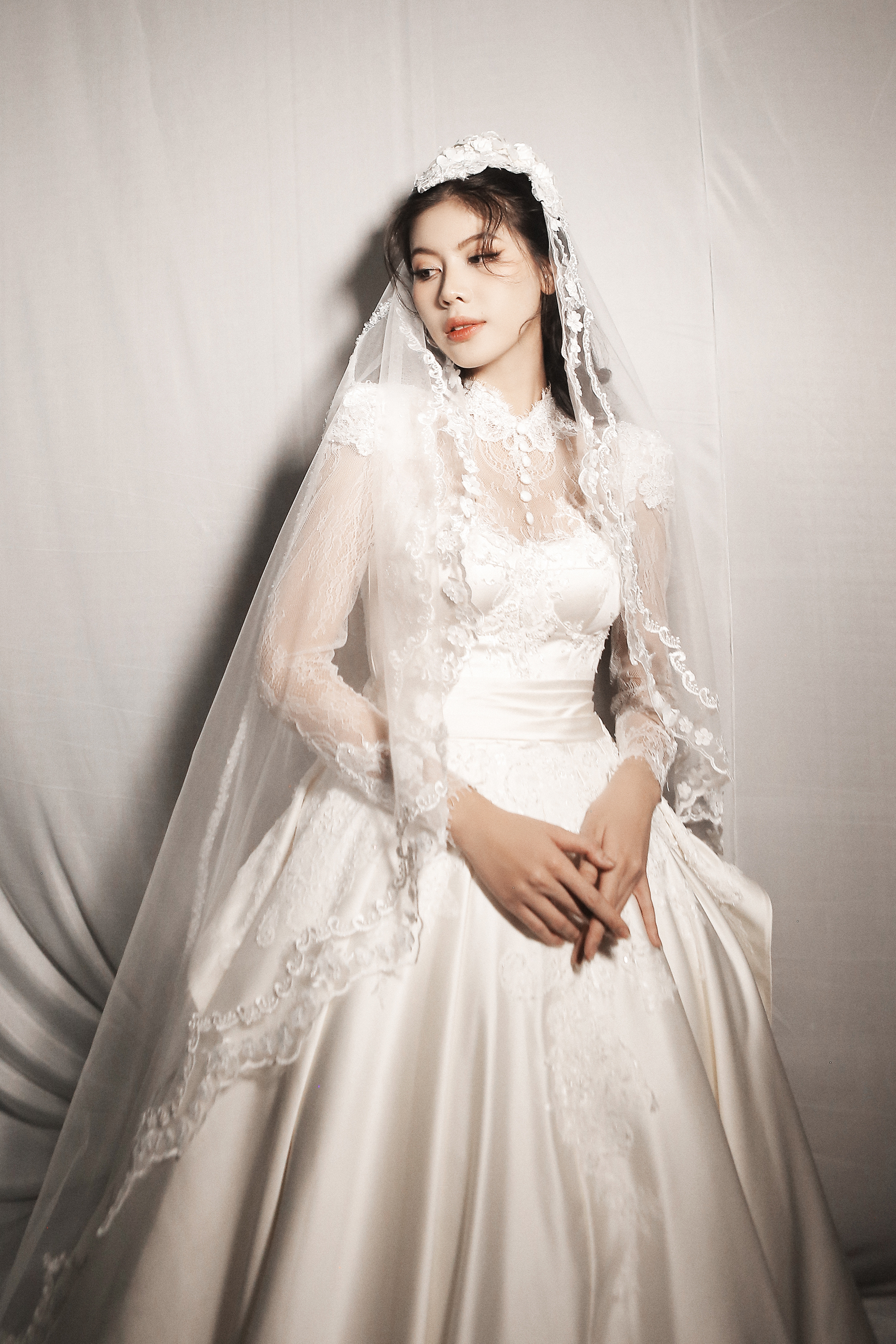 Á hậu Thủy Tiên trình diễn áo cưới cùng Hoa hậu đẹp nhất châu Á 2009 - Ảnh 9.