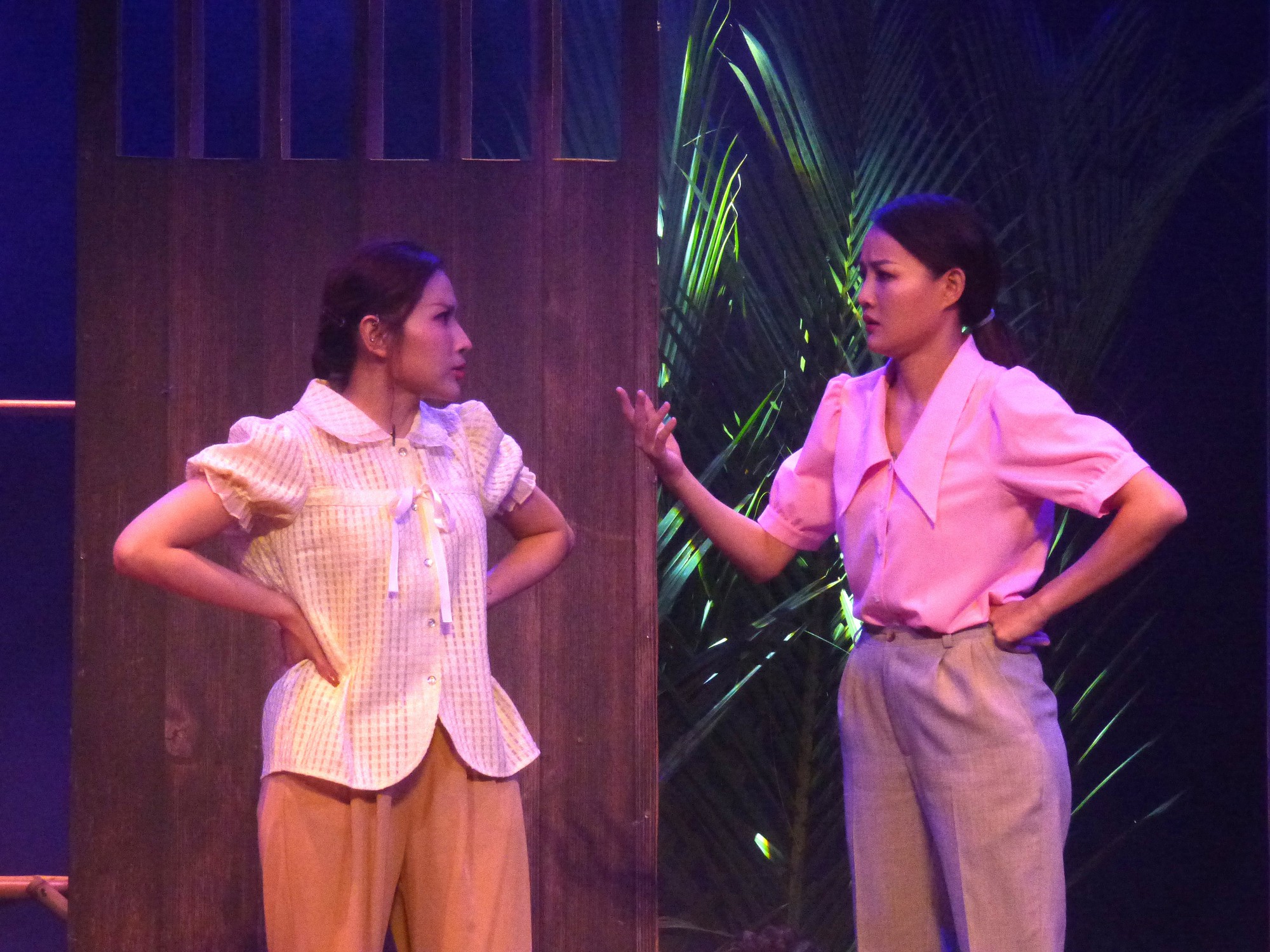 Thảm đỏ của 'Tâm ma' - Ảnh 2. Thảm đỏ của 'Tâm ma' - Ảnh 2.
