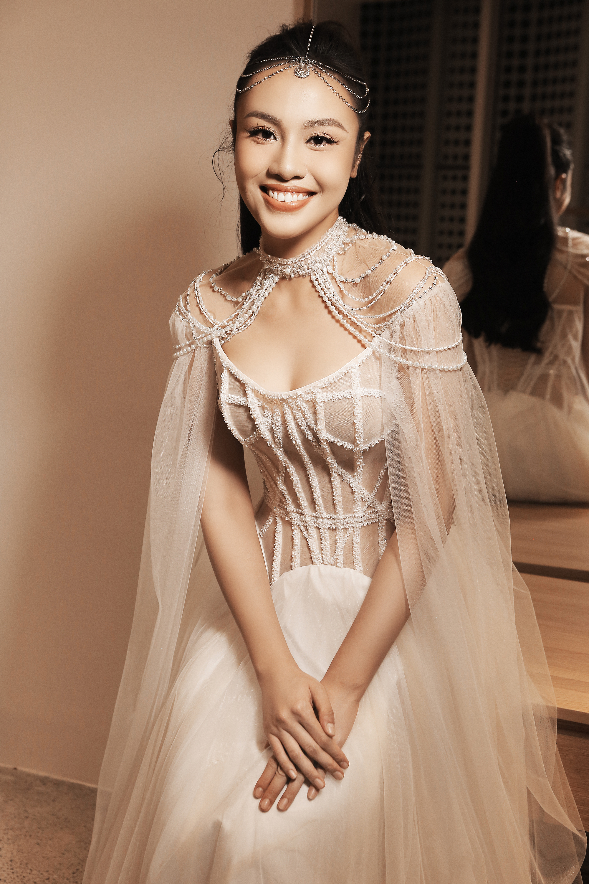 Á hậu Thủy Tiên trình diễn áo cưới cùng Hoa hậu đẹp nhất châu Á 2009 - Ảnh 4.