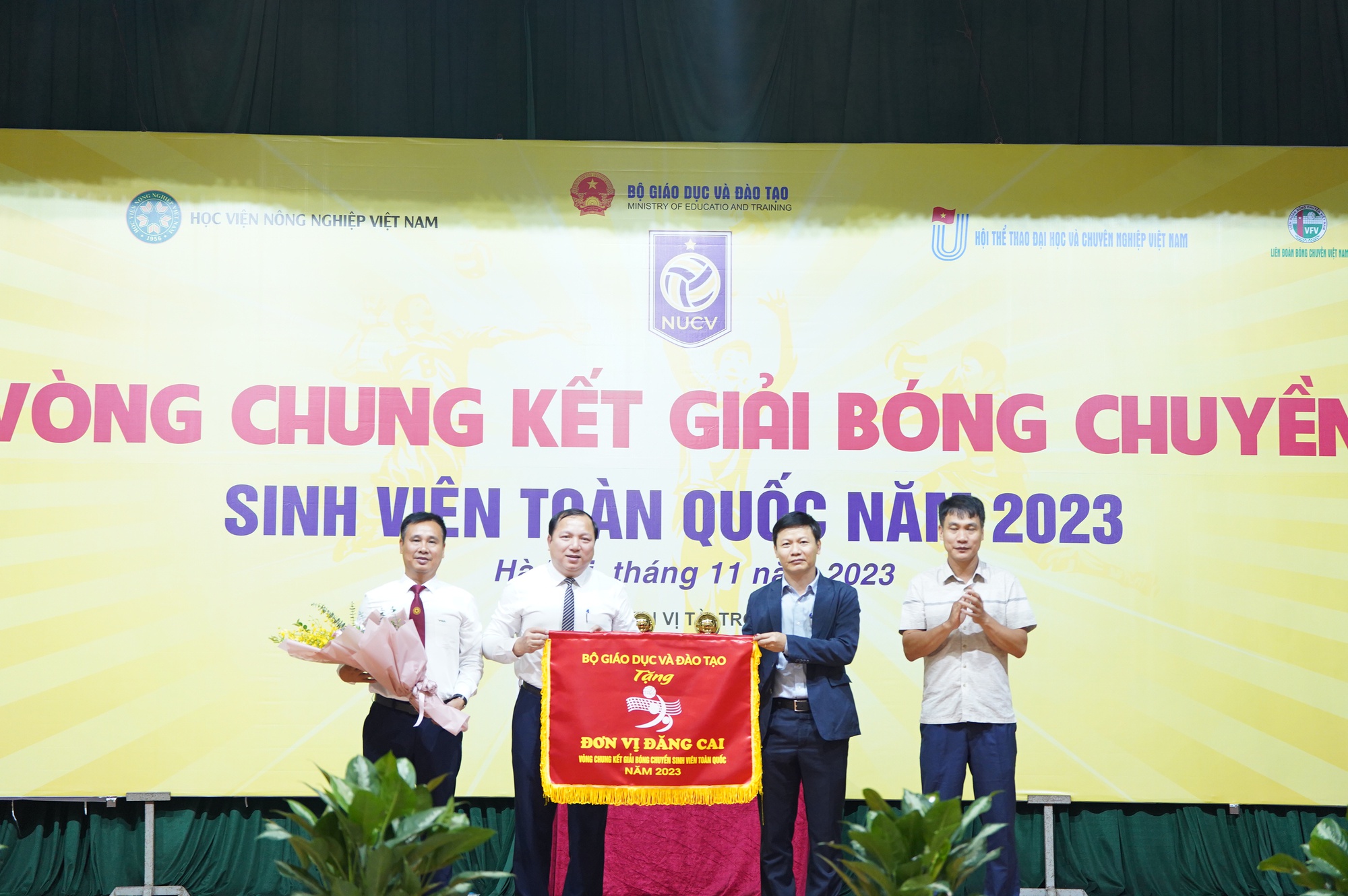 Tranh tài hấp dẫn ở VCK giải bóng chuyền sinh viên toàn quốc 2023 - Ảnh 2. Tranh tài hấp dẫn ở VCK giải bóng chuyền sinh viên toàn quốc 2023 - Ảnh 2.
