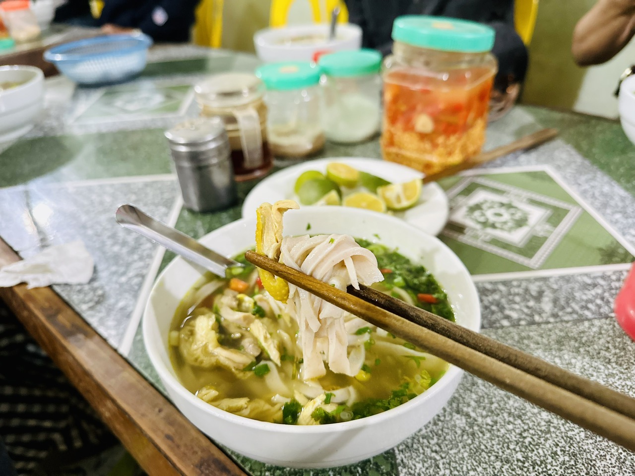 Đến Hà Giang, đừng bỏ lỡ món phở 'chỉ Quản Bạ mới có' - Ảnh 8. Đến Hà Giang, đừng bỏ lỡ món phở 'chỉ Quản Bạ mới có' - Ảnh 8.