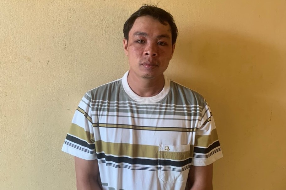 Nữ công nhân bị giật điện thoại đuổi theo tông ngã 2 tên cướp - Ảnh 2. Nữ công nhân bị giật điện thoại đuổi theo tông ngã 2 tên cướp - Ảnh 2.