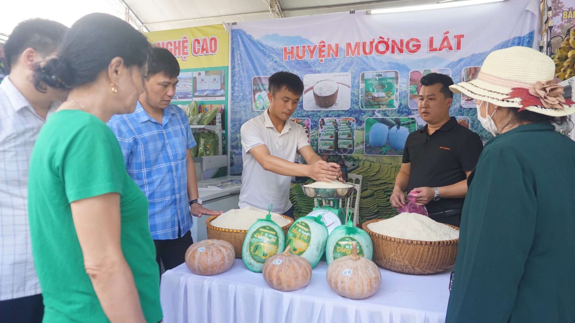 Ngày hội của sản phẩm, thực phẩm an toàn - Ảnh 4. Ngày hội của sản phẩm, thực phẩm an toàn - Ảnh 4.