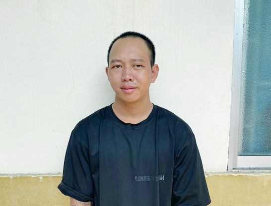 Bắt quả tang 3 nghi can tàng trữ ma túy, thu giữ 4 vật nghi súng - Ảnh 2. Bắt quả tang 3 nghi can tàng trữ ma túy, thu giữ 4 vật nghi súng - Ảnh 2.