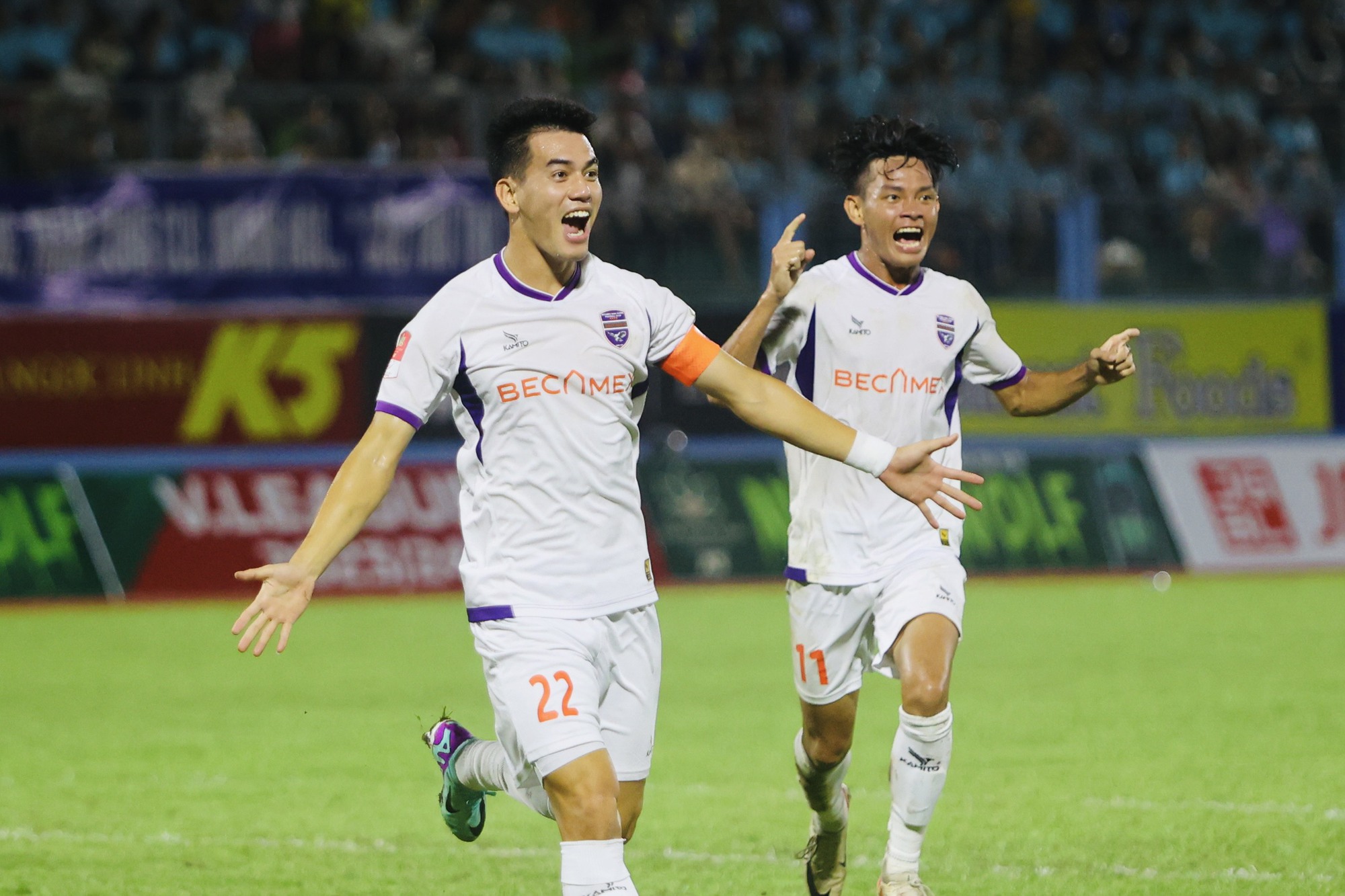 V-League: Tiến Linh tỏa sáng, HLV Huỳnh Đức cùng CLB Bình Dương vào tốp 3 - Ảnh 3.