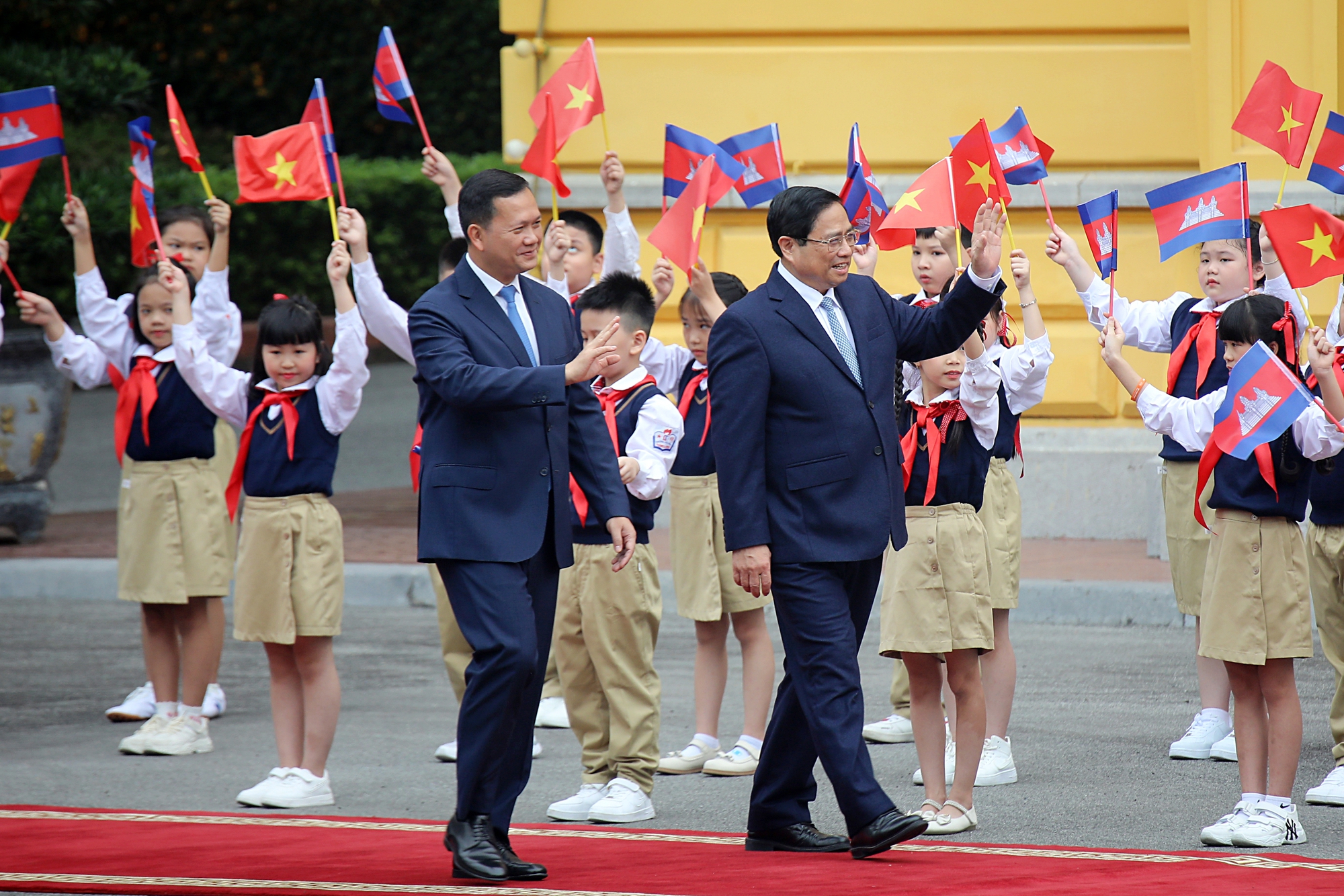 Thủ tướng Phạm Minh Chính chủ trì lễ đón Thủ tướng Campuchia Hun Manet - Ảnh 1.