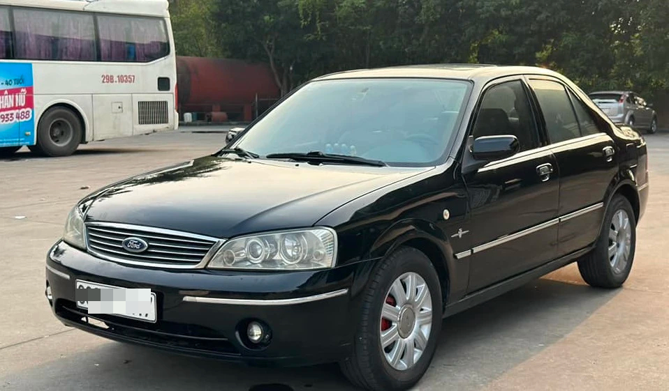 Ford Laser - sedan cũ vang bóng một thời- Ảnh 2.