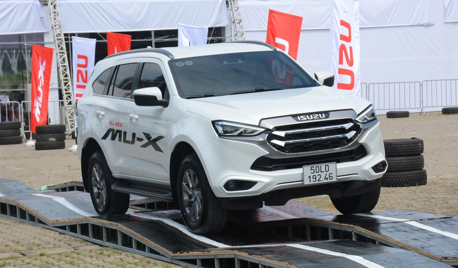 Doanh số bán Isuzu mu-X trong tháng 4.2024 đạt 20 xe, giảm 10 xe so với tháng 3.2024 qua đó xếp thứ 6 trong danh sách 10 ô tô bán ít nhất Việt Nam. Nổi tiếng về sự bền bỉ, chắc chắn… tuy nhiên những hạn chế về chính sách bán hàng, quảng bá sản phẩm của Isuzu Việt Nam khiến doanh số bán Isuzu mu-X khá 