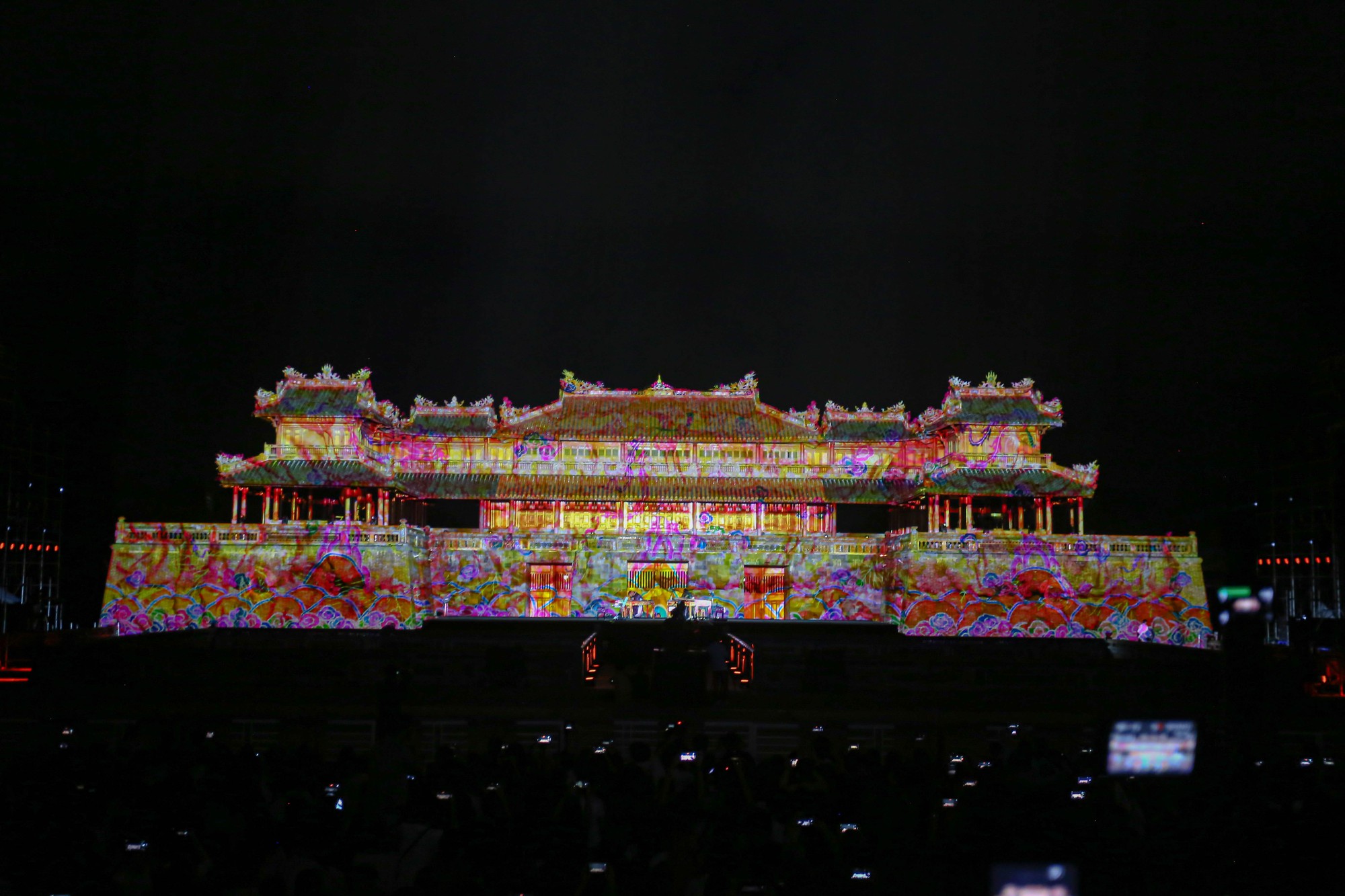Đêm Ngọ Môn lung linh khép lại tuần lễ âm nhạc quốc tế Huế 2023 - Ảnh 1.