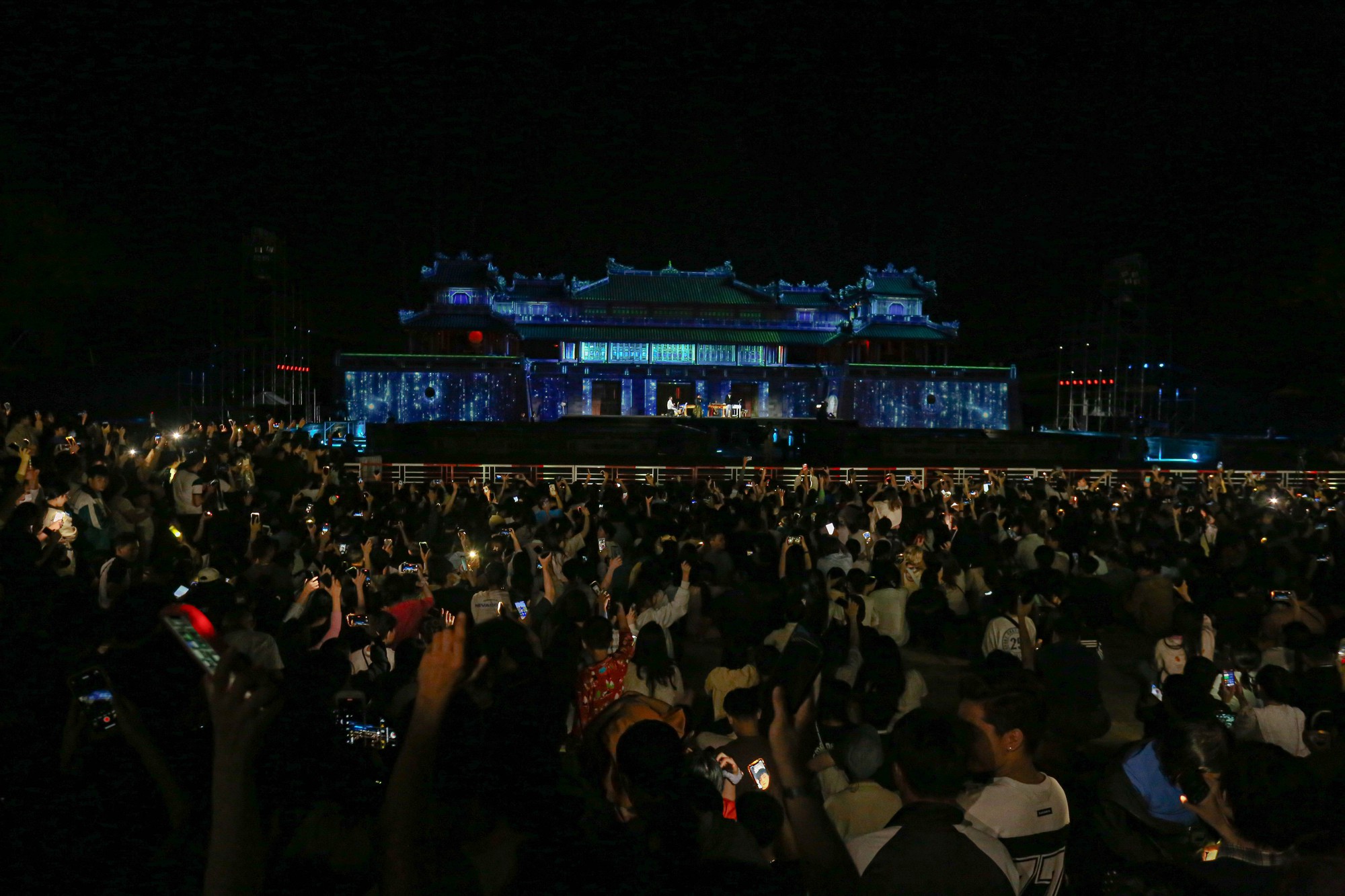 Đêm Ngọ Môn lung linh khép lại tuần lễ âm nhạc quốc tế Huế 2023 - Ảnh 6.
