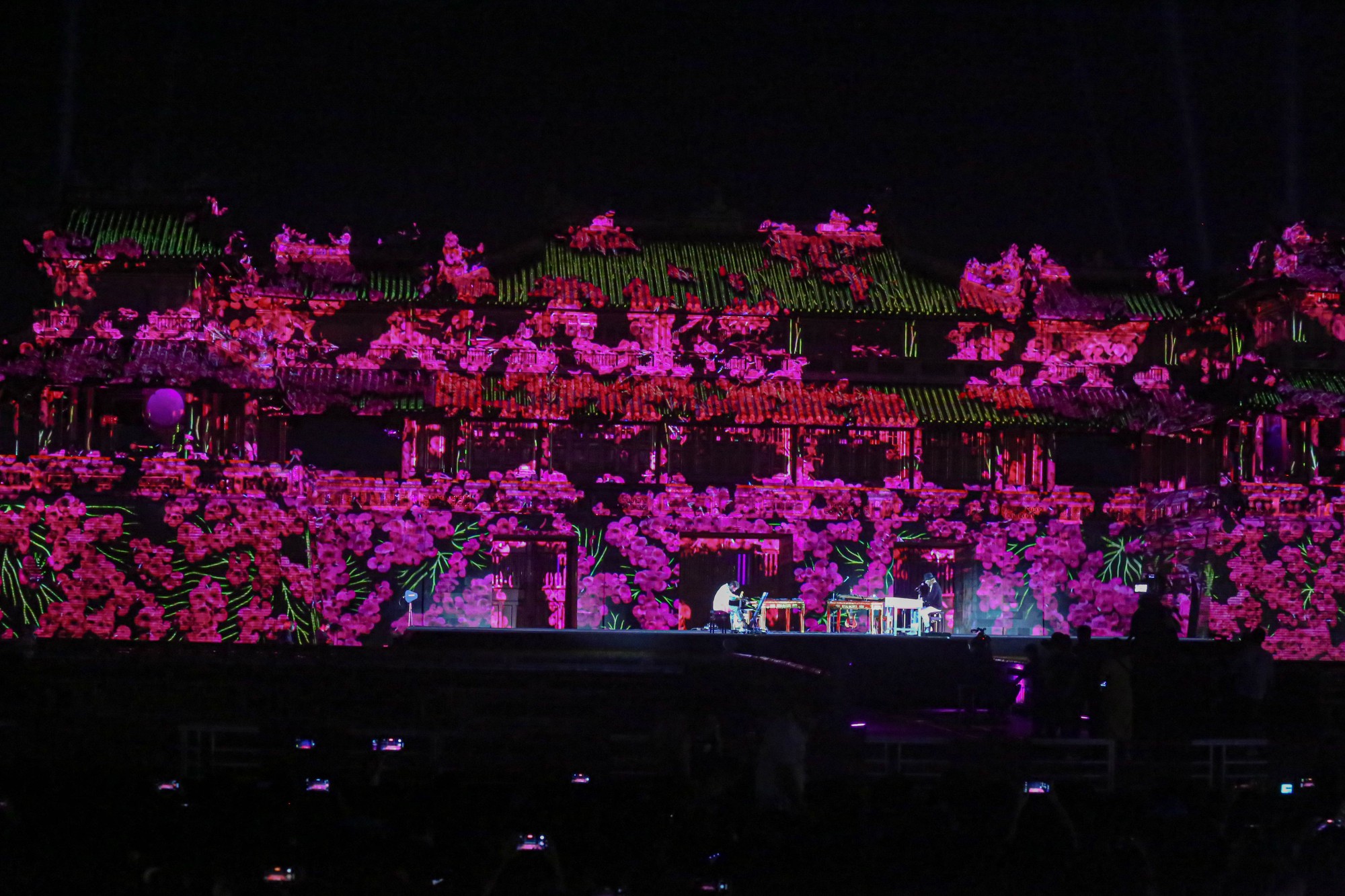 Đêm Ngọ Môn lung linh khép lại tuần lễ âm nhạc quốc tế Huế 2023 - Ảnh 2.