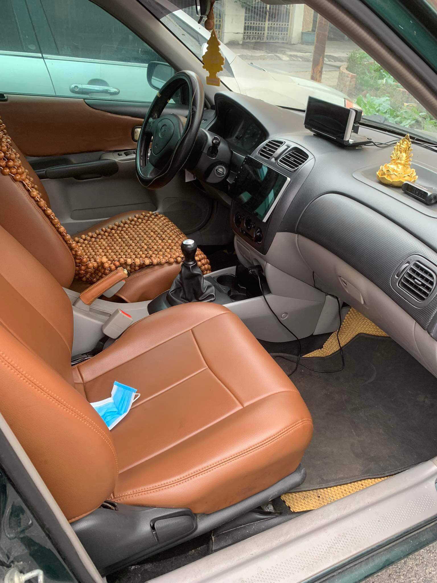 70 triệu cho Mazda 323 - đối thủ một thời của Toyota Corolla Altis - Ảnh 3. 70 triệu cho Mazda 323 - đối thủ một thời của Toyota Corolla Altis - Ảnh 3.
