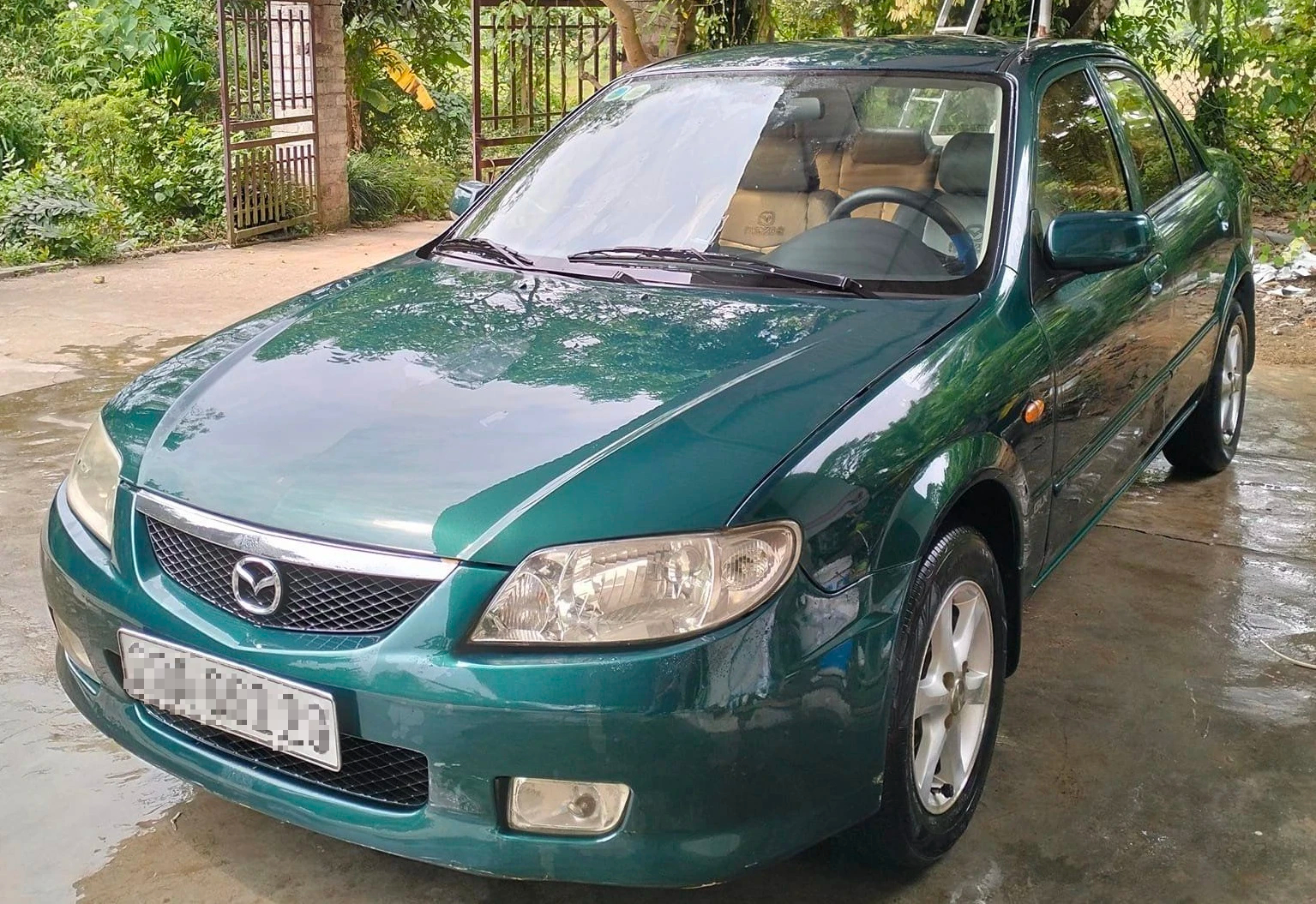 70 triệu cho Mazda 323, đối thủ một thời của Toyota Corolla Altis