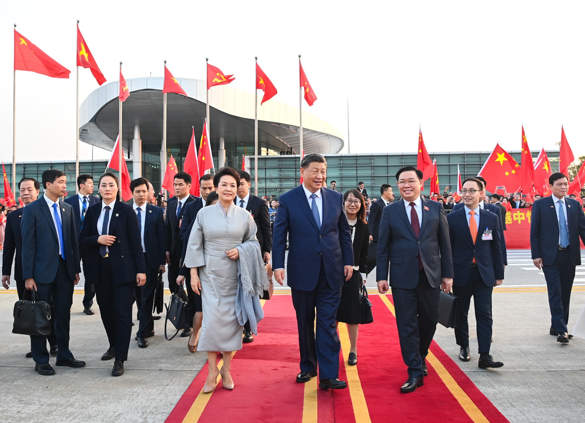 Tổng Bí thư, Chủ tịch nước Trung Quốc Tập Cận Bình kết thúc chuyến thăm Việt Nam - Ảnh 2.