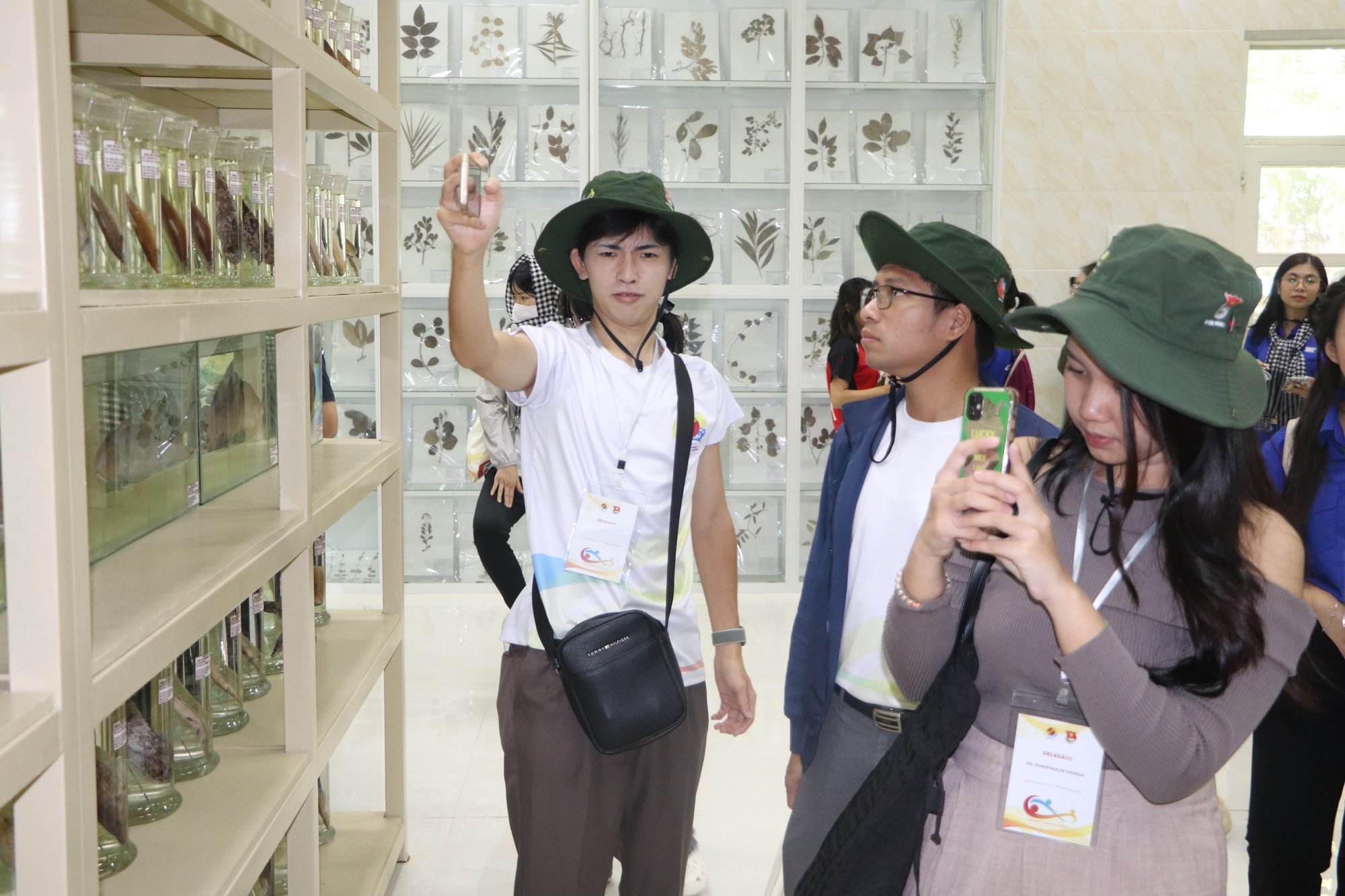 Thanh niên ASEAN - Nhật Bản tham quan ‘lá phổi xanh’ của TP.HCM - Ảnh 8.