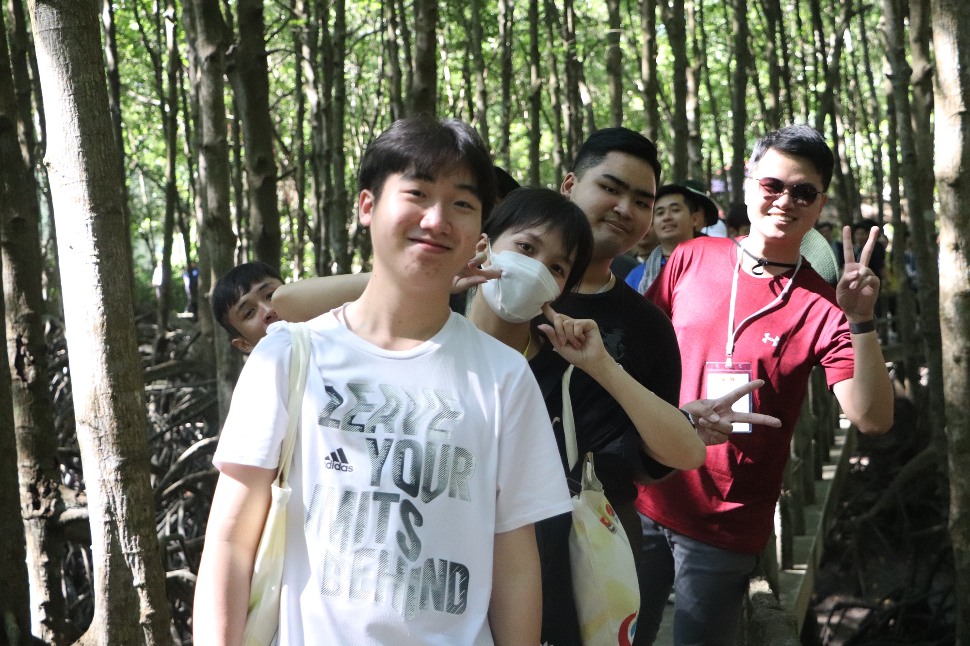 Thanh niên ASEAN - Nhật Bản tham quan ‘lá phổi xanh’ của TP.HCM - Ảnh 12.