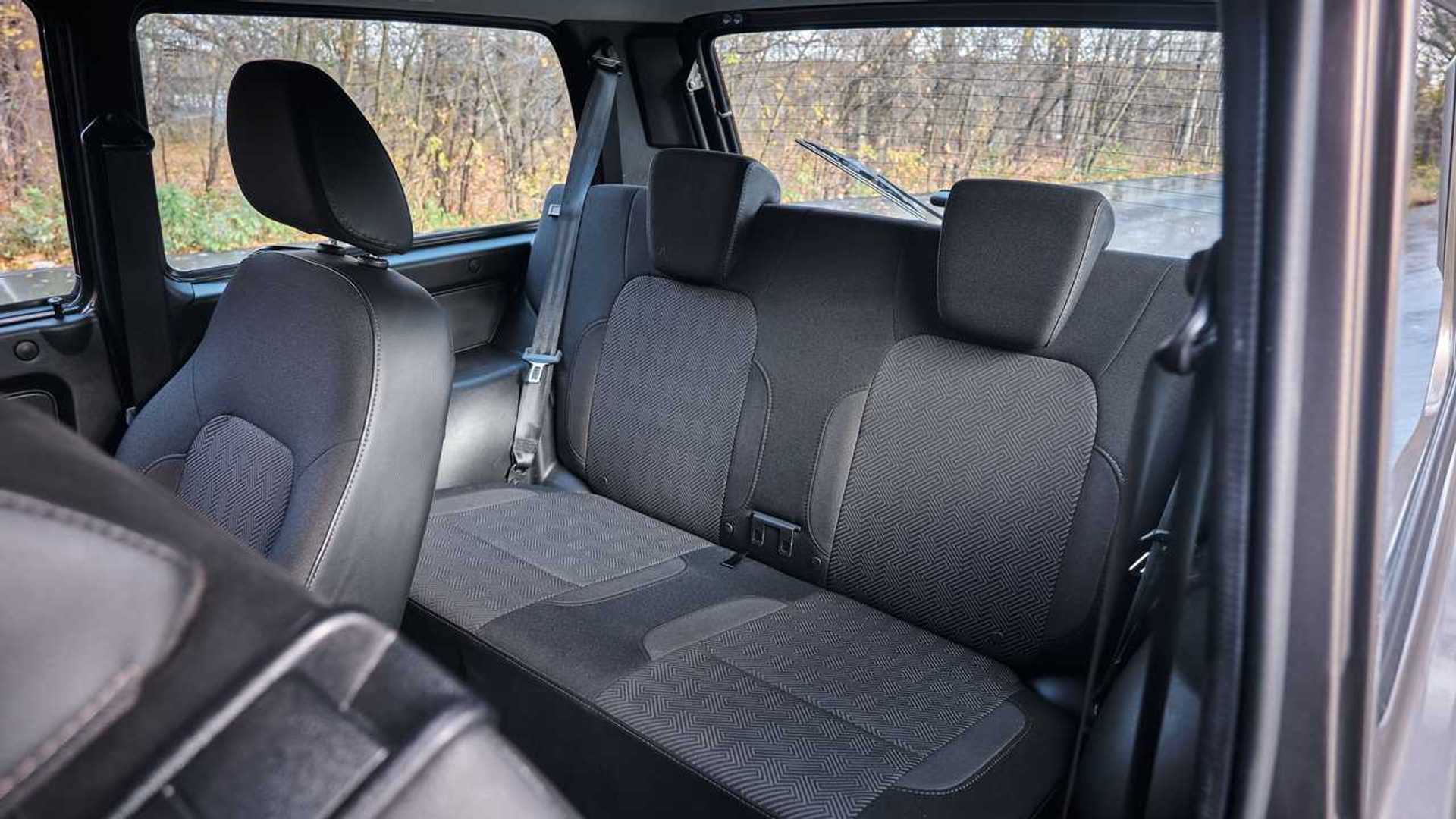 Lada Niva 2024 sang đời mới vẫn thiết kế cổ điển, giá hơn 200 triệu đồng - Ảnh 3. Lada Niva 2024 sang đời mới vẫn thiết kế cổ điển, giá hơn 200 triệu đồng - Ảnh 3.