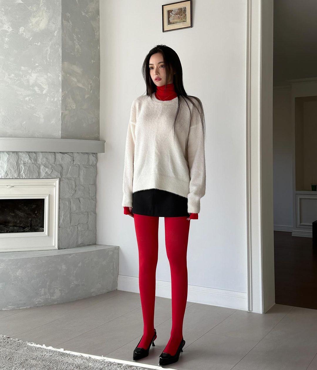 Cách phối đồ với quần tất lưới màu đen mỏng mặc mùa đông vô cùng sành điệu  | Fashion, Sweater dress, Style