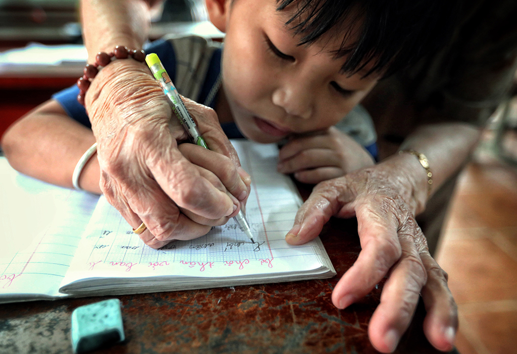 Lớp học tình thương của đôi vợ chồng già - Ảnh 3. Lớp học tình thương của đôi vợ chồng già - Ảnh 3.