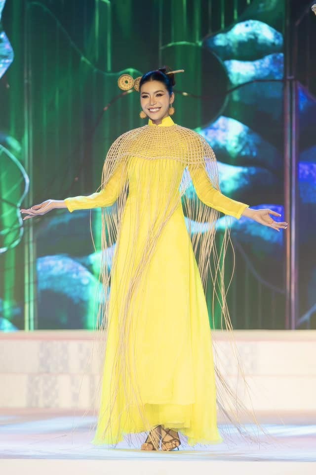NTK Đức Vincie trưng bày mẫu váy của cố diễn viên Mai Phương tại Vietnam's Fashion Journey - Ảnh 4.