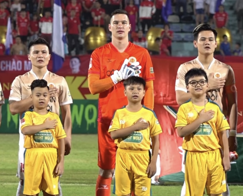 Hát Quốc ca hùng hồn, thủ môn Filip Nguyễn sẵn sàng lên đội tuyển Việt Nam - Ảnh 2.