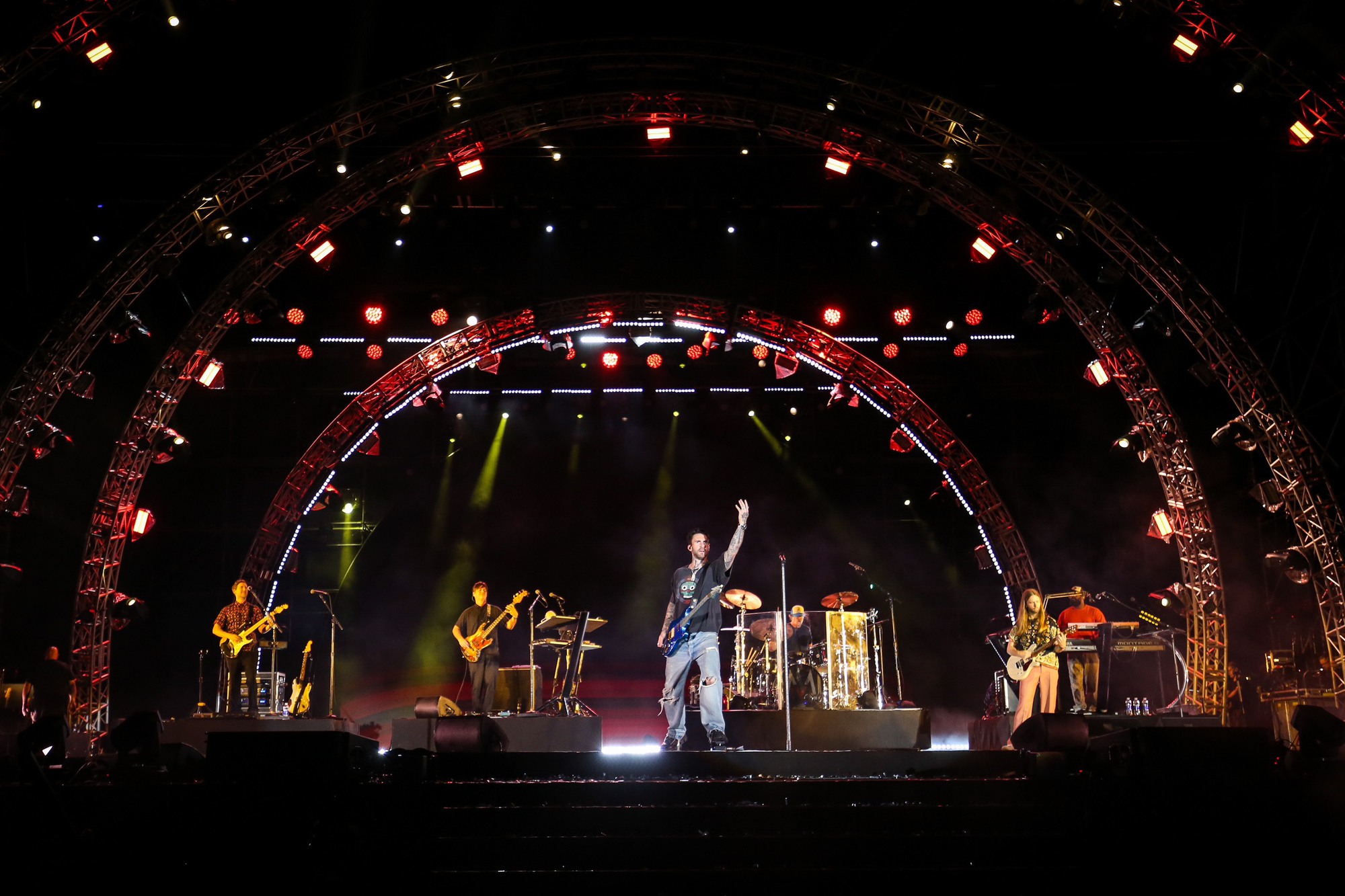Maroon 5 bùng nổ tại đêm diễn ở Phú Quốc, hứa hẹn sẽ trở lại Việt Nam - Ảnh 4.