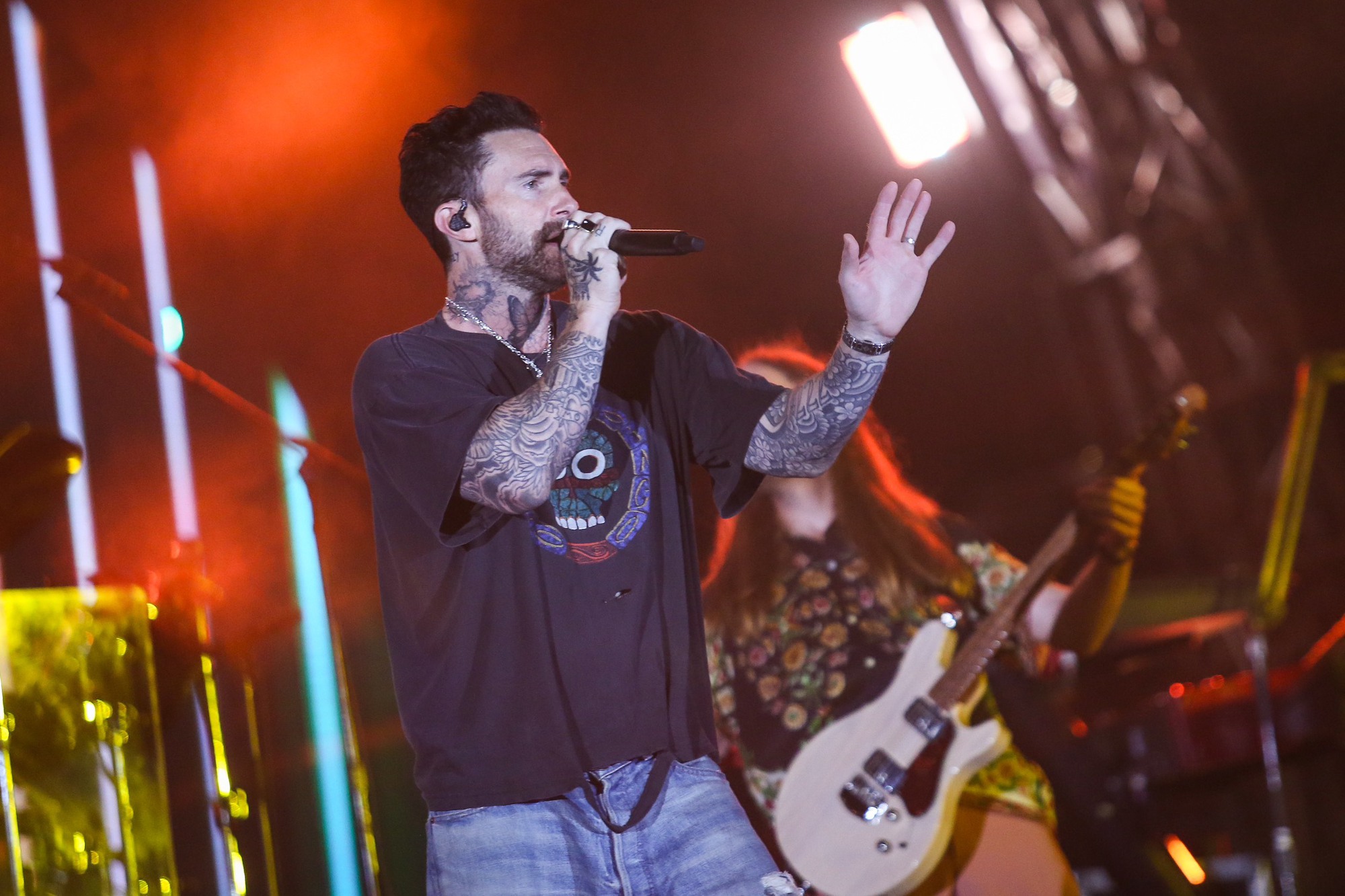 Maroon 5 bùng nổ tại đêm diễn ở Phú Quốc, hứa hẹn sẽ trở lại Việt Nam - Ảnh 1.