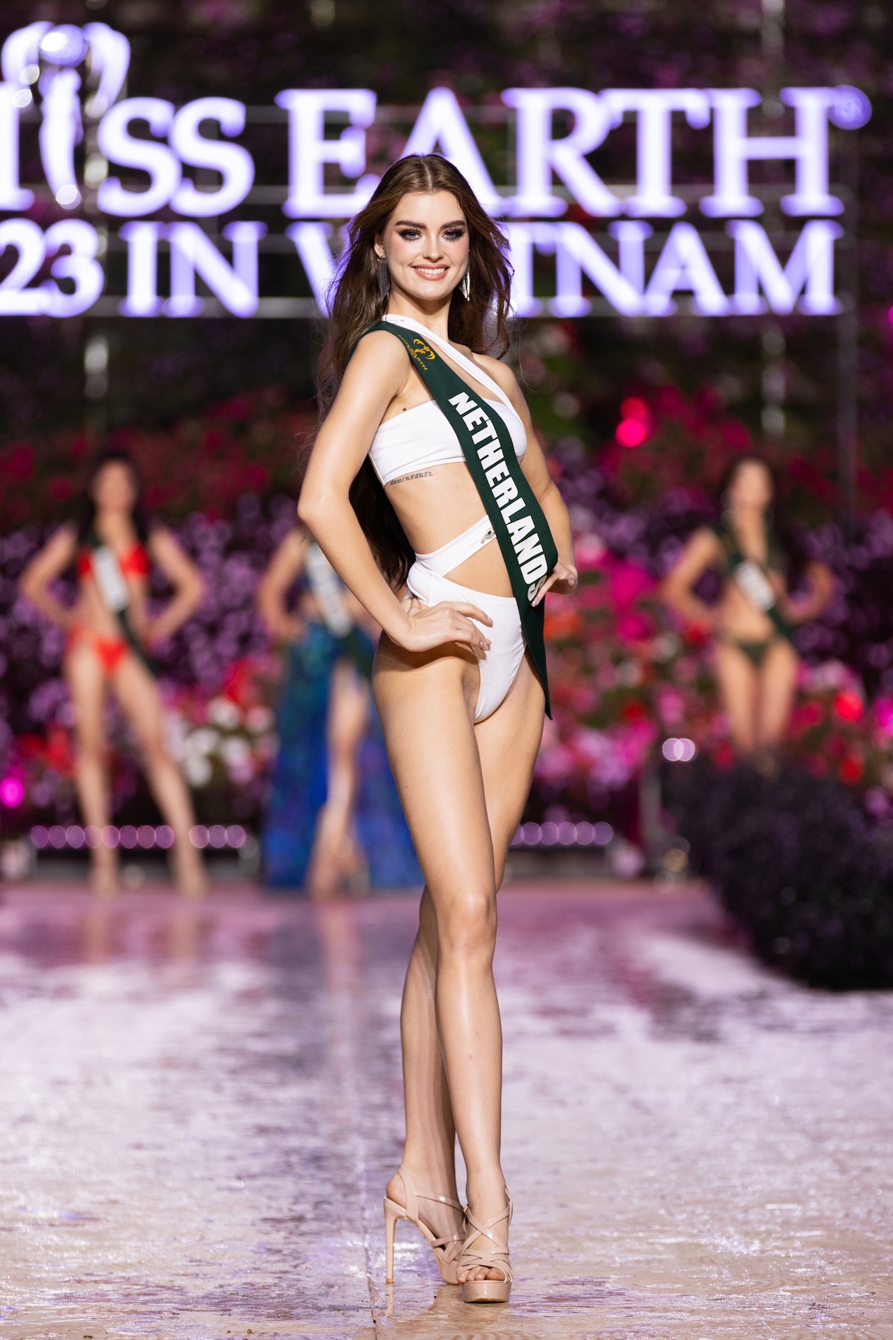 Dàn mỹ nhân Miss Earth 2023 diễn áo tắm nóng bỏng giữa thời tiết Đà Lạt  - Ảnh 7.