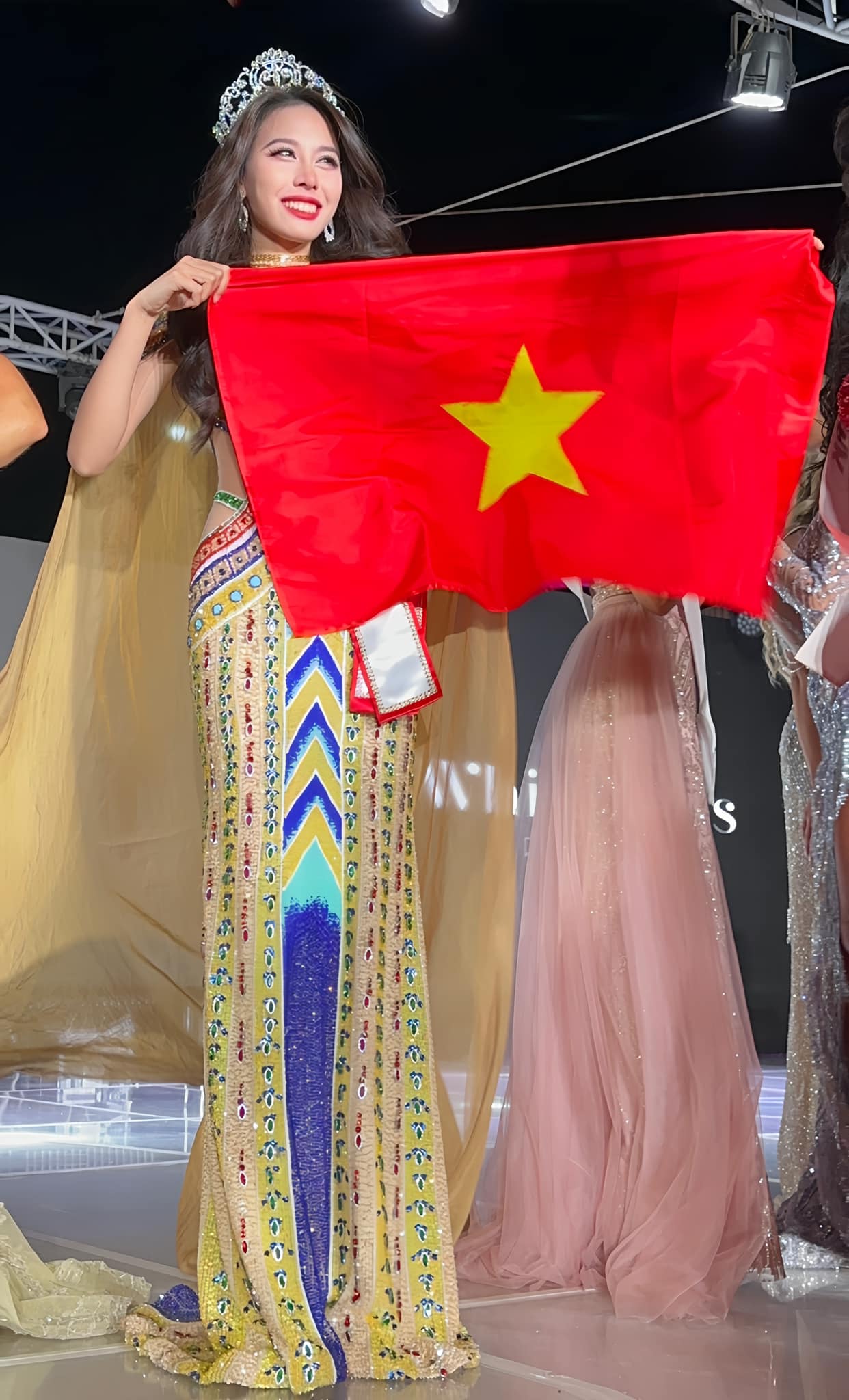 Ngọc Hằng diện váy 5.000 USD tại Hoa hậu Liên lục địa 2023 - Ảnh 2.