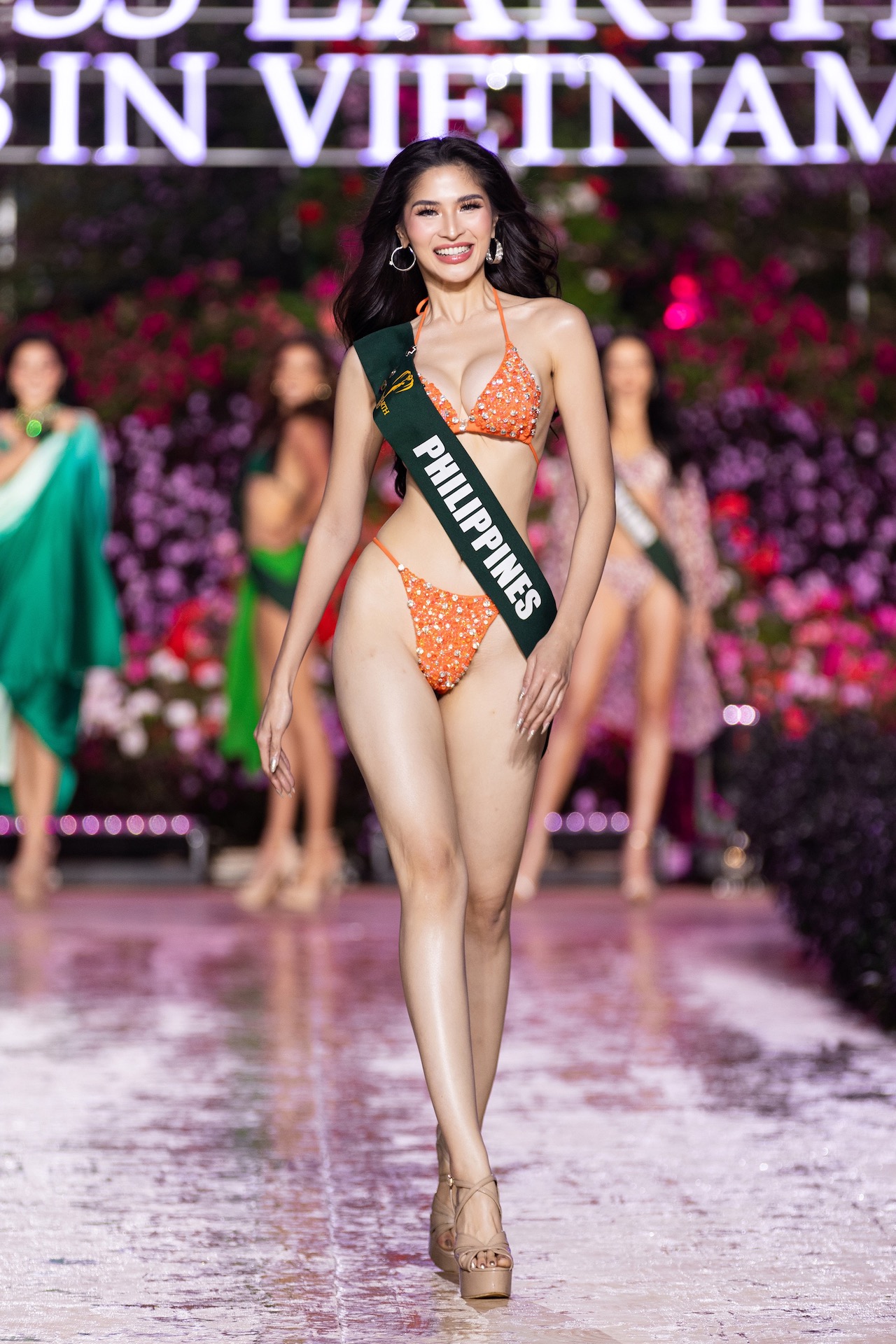 Dàn mỹ nhân Miss Earth 2023 diễn áo tắm nóng bỏng giữa thời tiết Đà Lạt  - Ảnh 9.