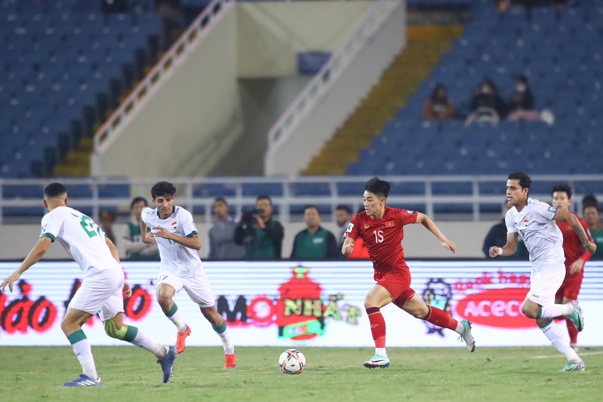 Sao trẻ 'lớn như thổi' của đội tuyển Việt Nam trước cơ hội dự Asian Cup - Ảnh 2.