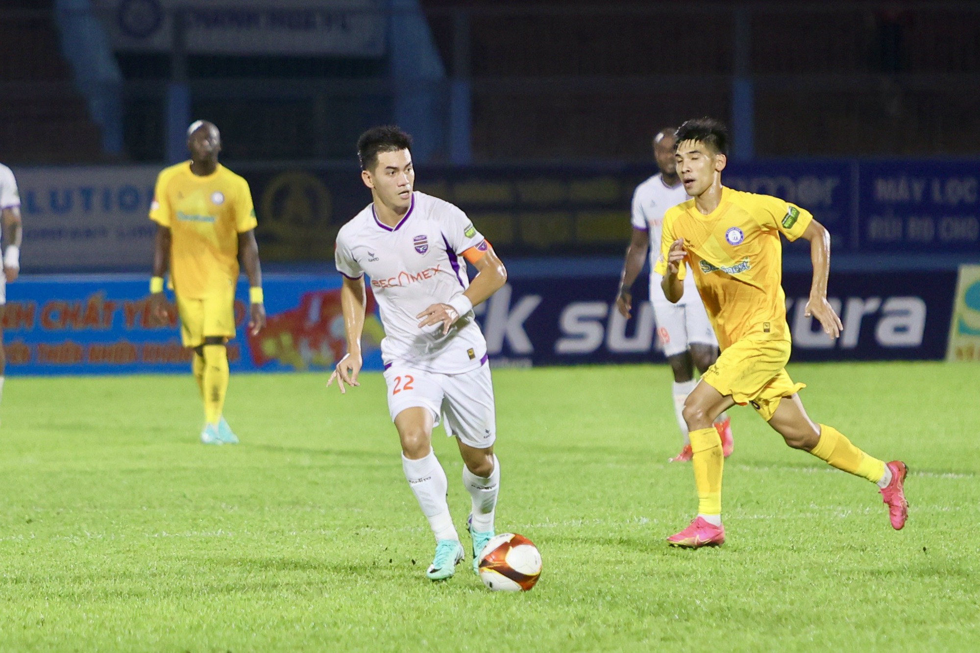 HLV Lê Huỳnh Đức trước cơ hội trở thành 'người mở đường' ở V-League - Ảnh 2.