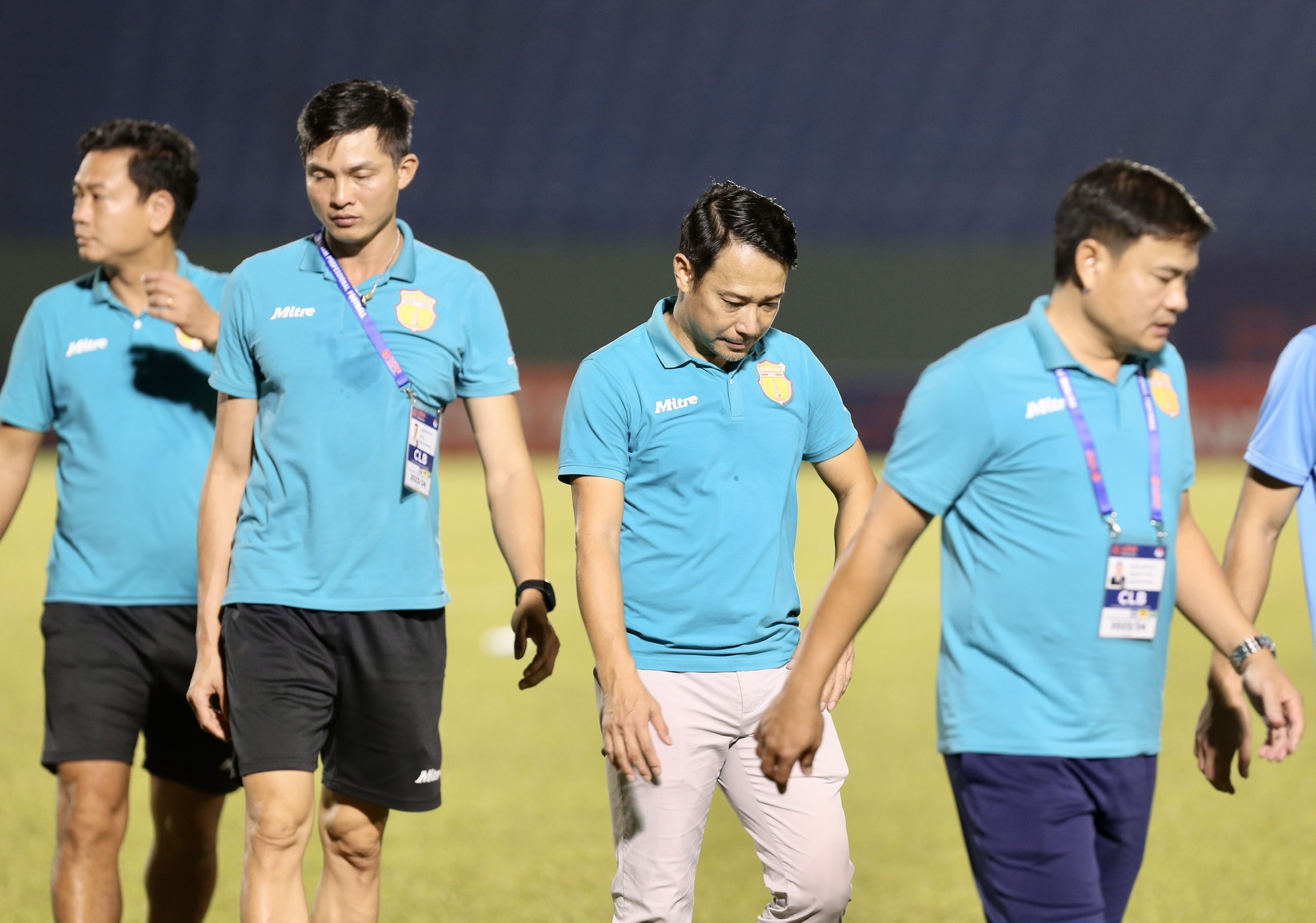 Thua trận đầu tiên ở V-League, HLV CLB Nam Định chưa hài lòng điều gì? - Ảnh 1.