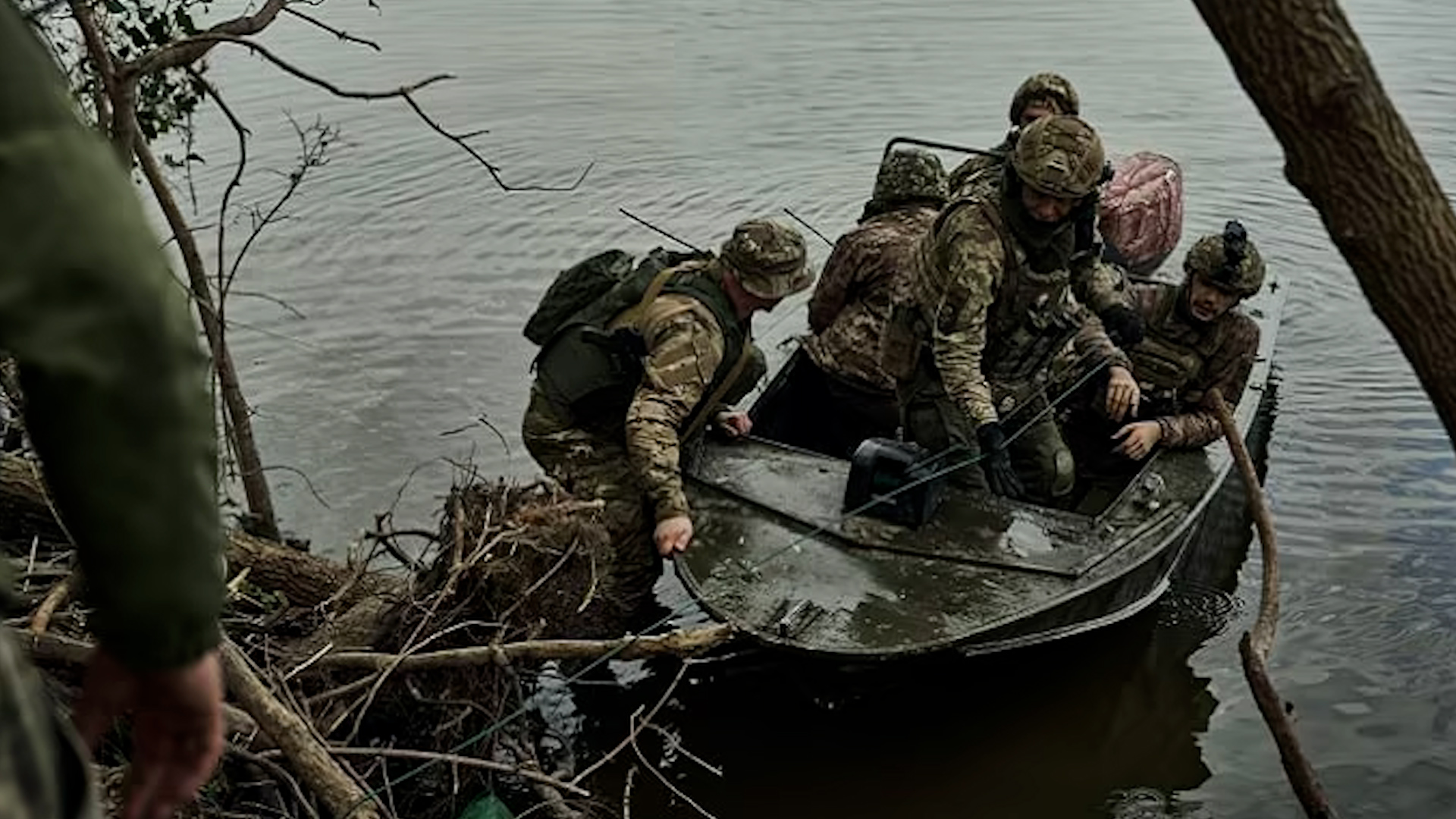 Tả ngạn sông Dnipro đang là mặt trận ‘bí ẩn hàng đầu’ ở Ukraine - Ảnh 1.