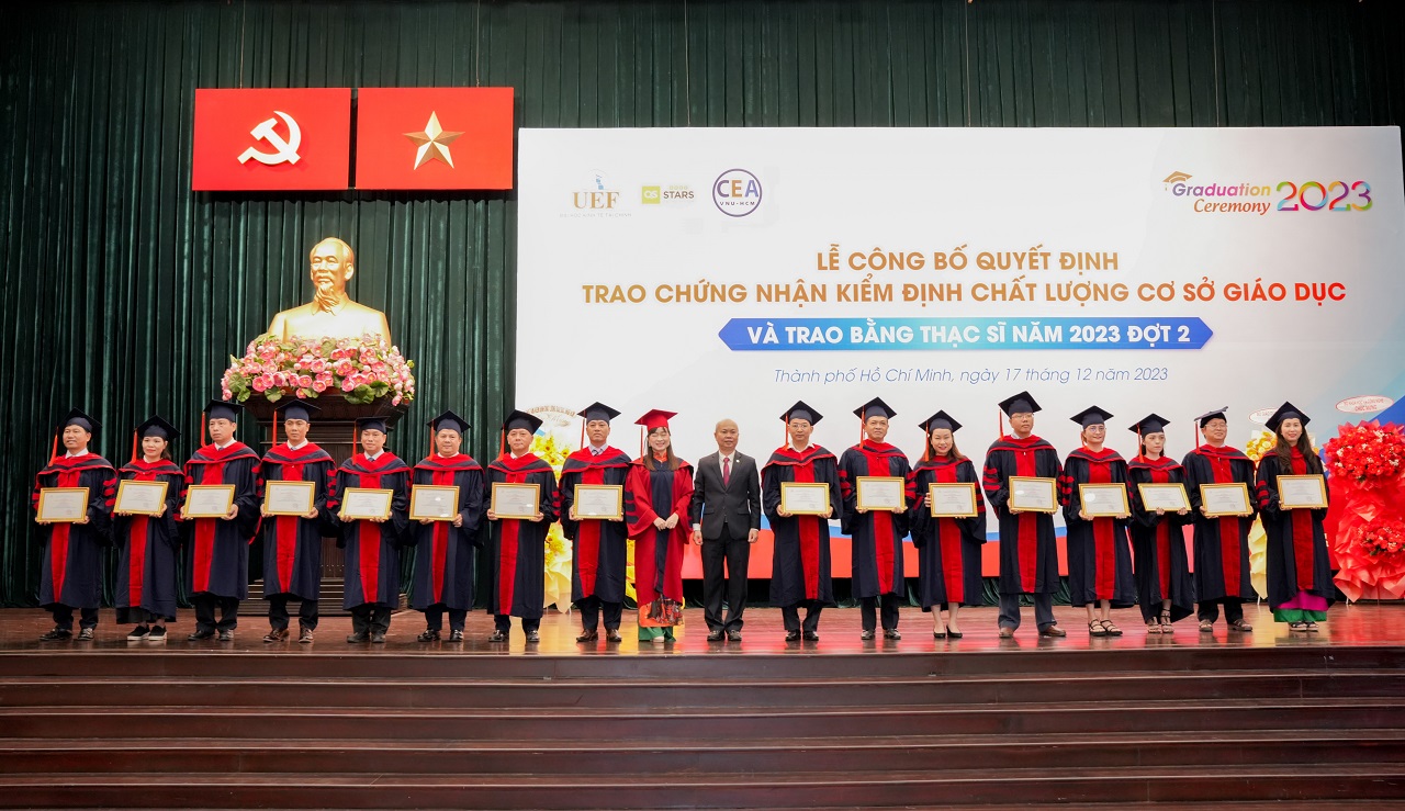 Trường ĐH Kinh tế -Tài chính TP.HCM nhận chứng nhận kiểm định chất lượng cơ sở giáo dục và trao bằng thạc sĩ 2023 - Ảnh 2. Trường ĐH Kinh tế -Tài chính TP.HCM nhận chứng nhận kiểm định chất lượng cơ sở giáo dục và trao bằng thạc sĩ 2023 - Ảnh 2.