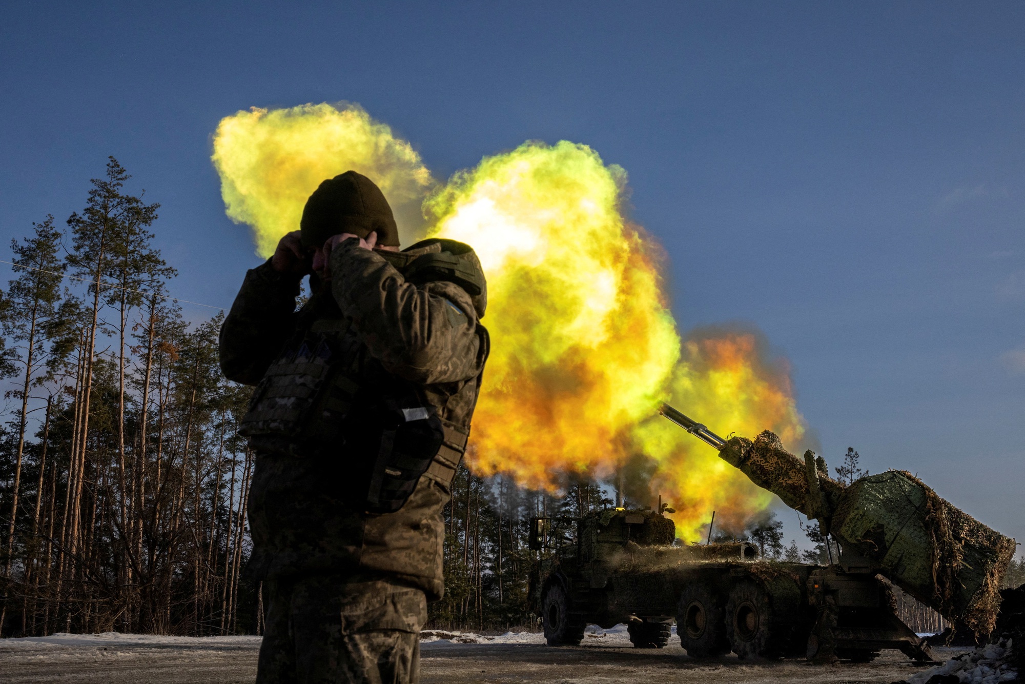 Chuẩn tướng Ukraine báo động tình trạng thiếu pháo binh, giảm quy mô hoạt động  - Ảnh 1.