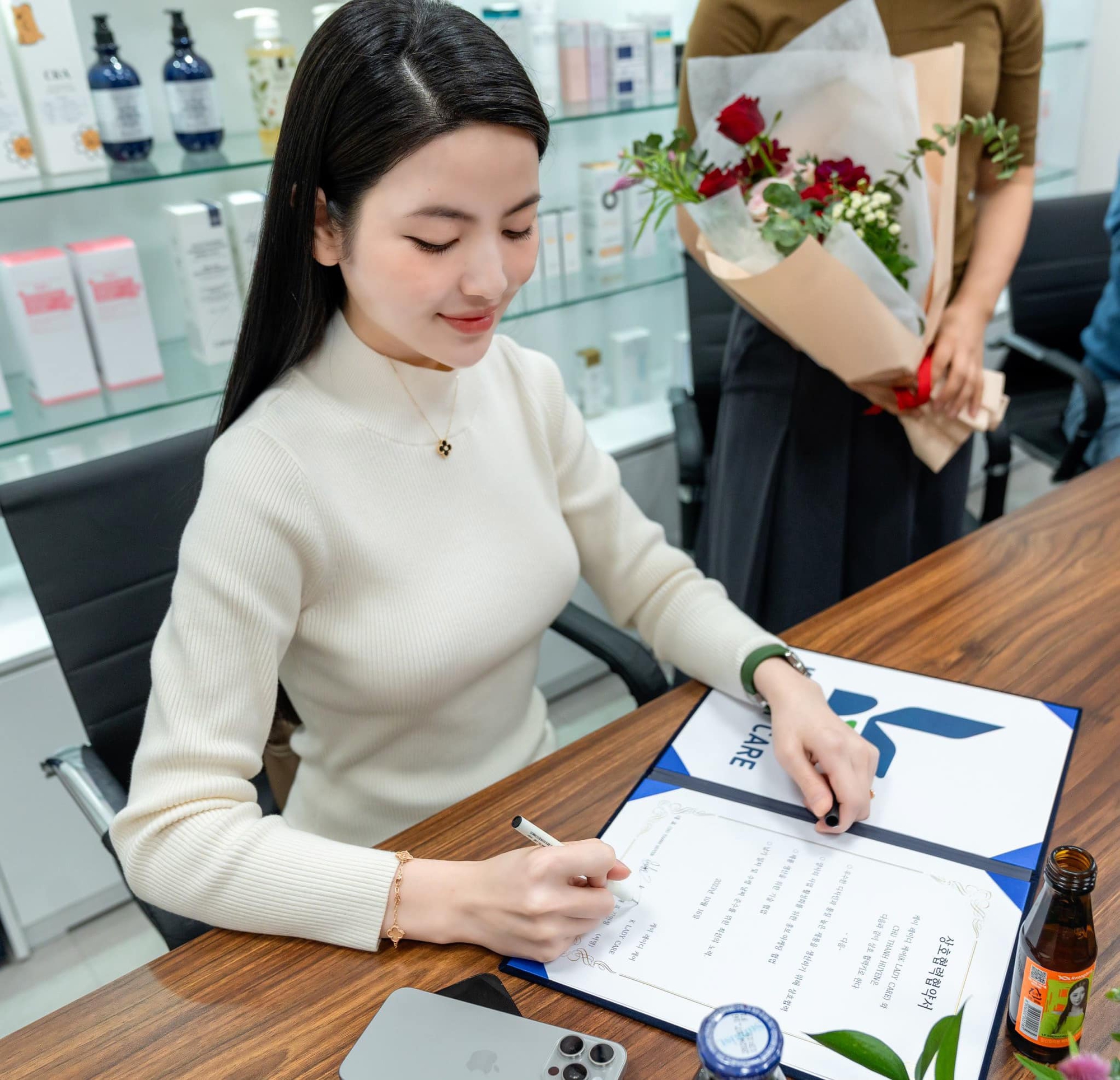Nhan sắc ngọt ngào của 'hot girl' sắp về một nhà với Quang Hải - Ảnh 5. Nhan sắc ngọt ngào của 'hot girl' sắp về một nhà với Quang Hải - Ảnh 5.