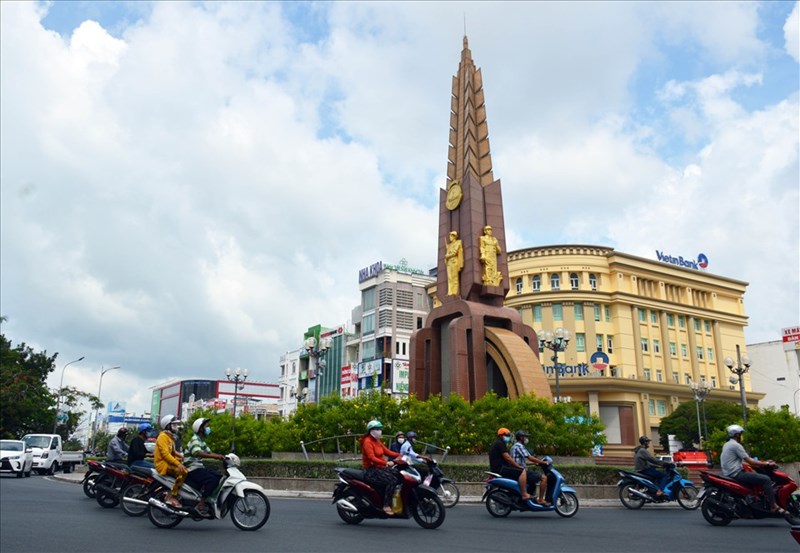 Cà Mau thu ngân sách vượt 876 tỉ đồng so với dự toán- Ảnh 1. Cà Mau thu ngân sách vượt 876 tỉ đồng so với dự toán- Ảnh 1.