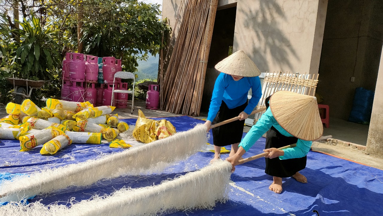 Miến dong Tiên Yên hối hả vụ Tết  - Ảnh 2.