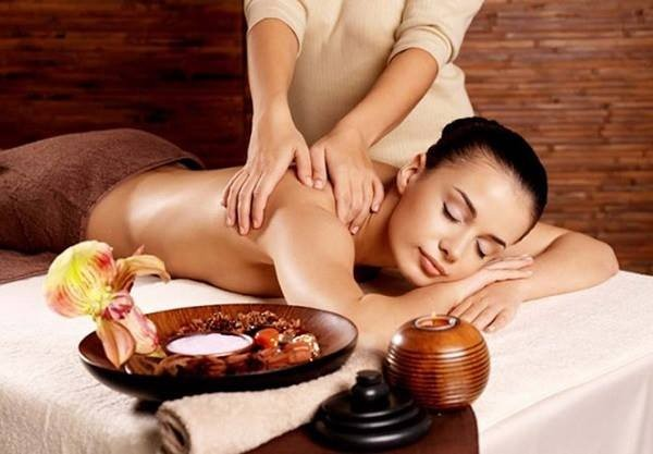 Spa đông y sự kết hợp giữa massage, bấm huyệt và các loại thảo dược tự nhiên