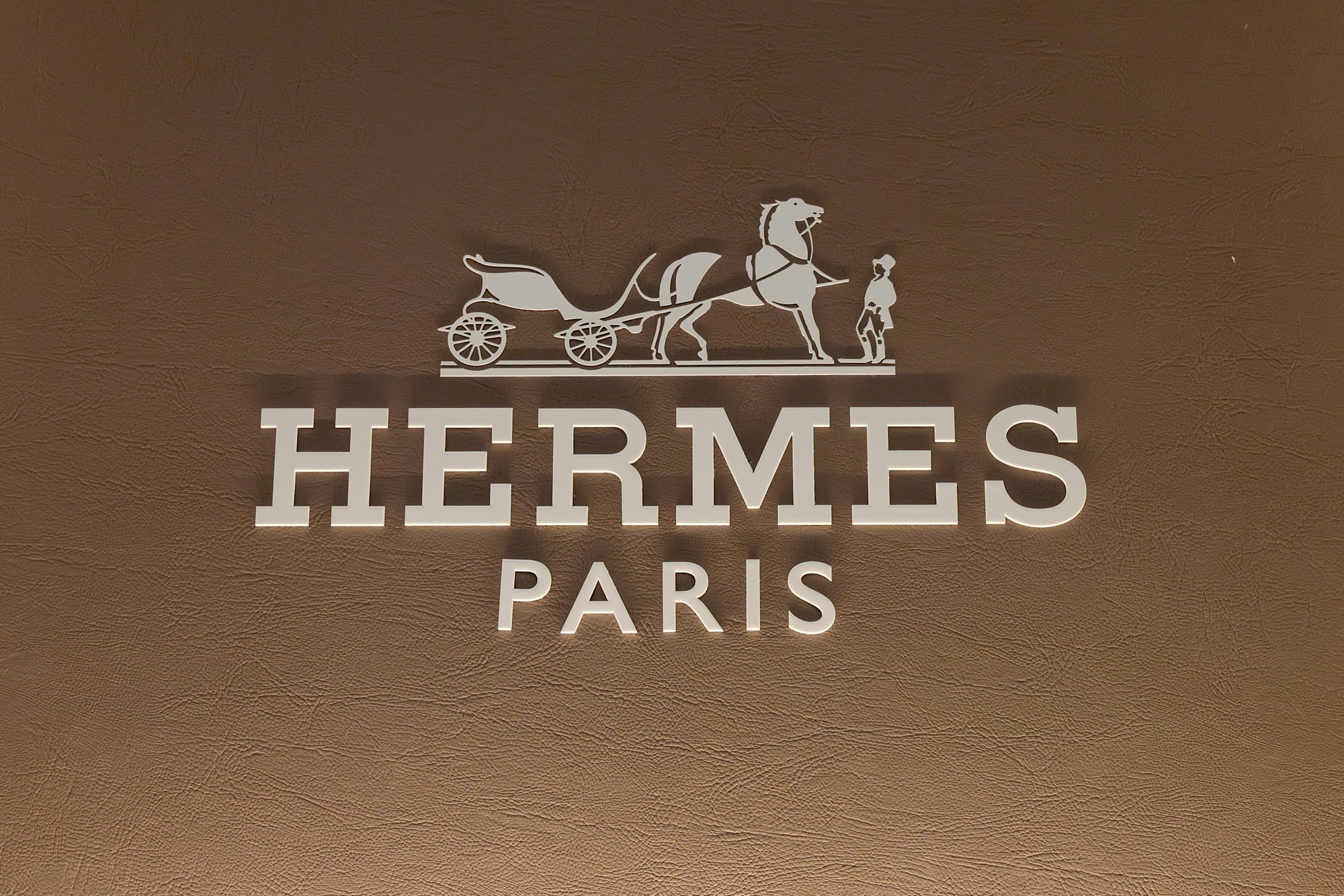 Tỉ phú Hermes muốn để lại tài sản cho người làm vườn- Ảnh 1.
