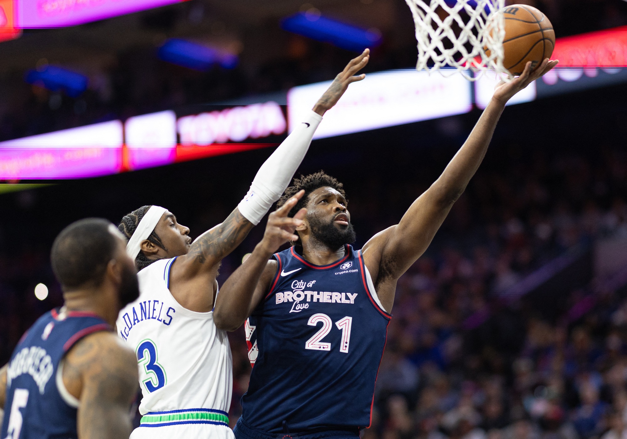 Joel Embiid phong độ hủy diệt, nối dài chuỗi trận 30-10 lên con số 12- Ảnh 1.