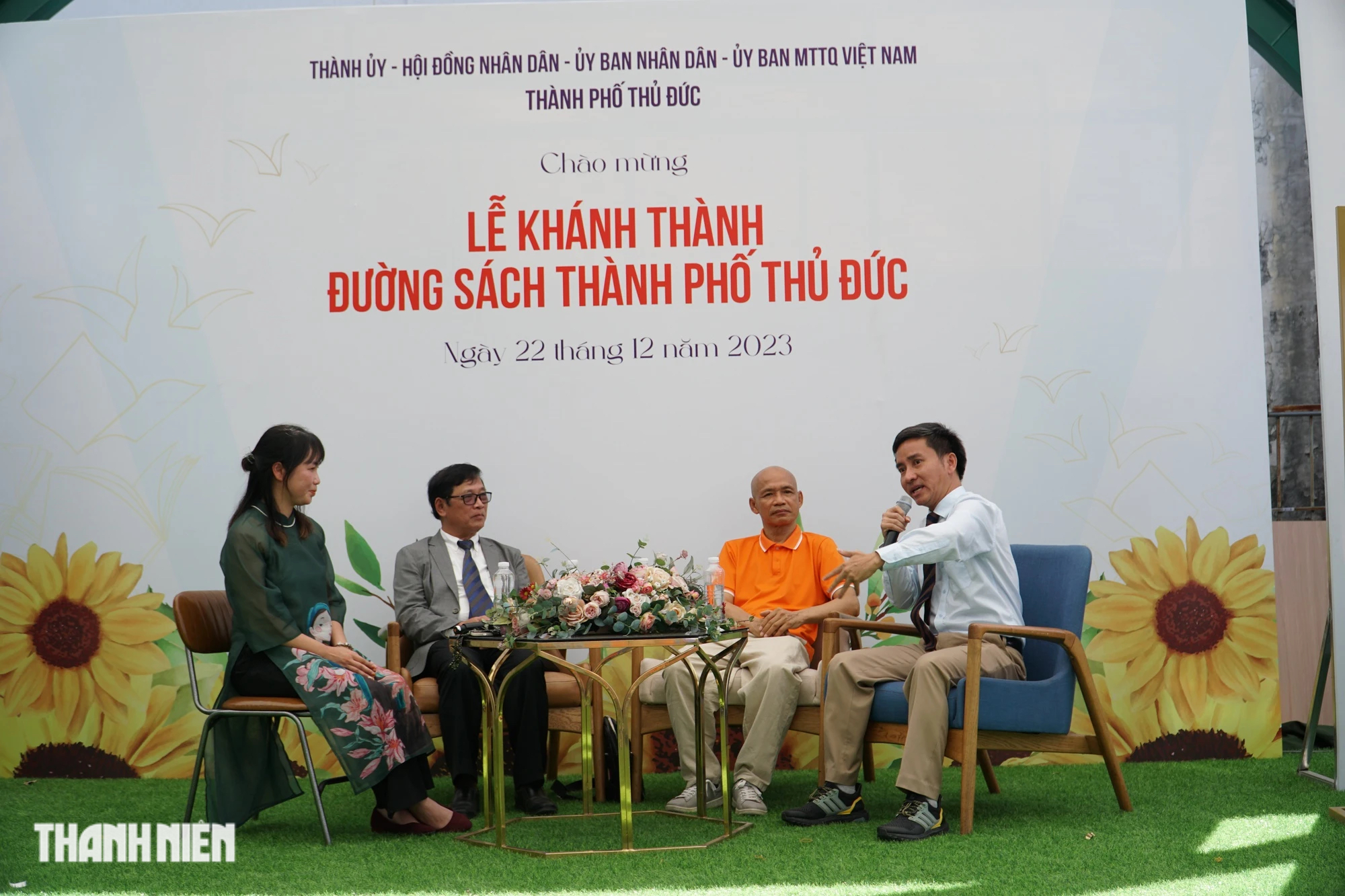 TP.Thủ Đức chọn hoa hướng dương làm biểu tượng trong ngày ra mắt đường sách- Ảnh 7.